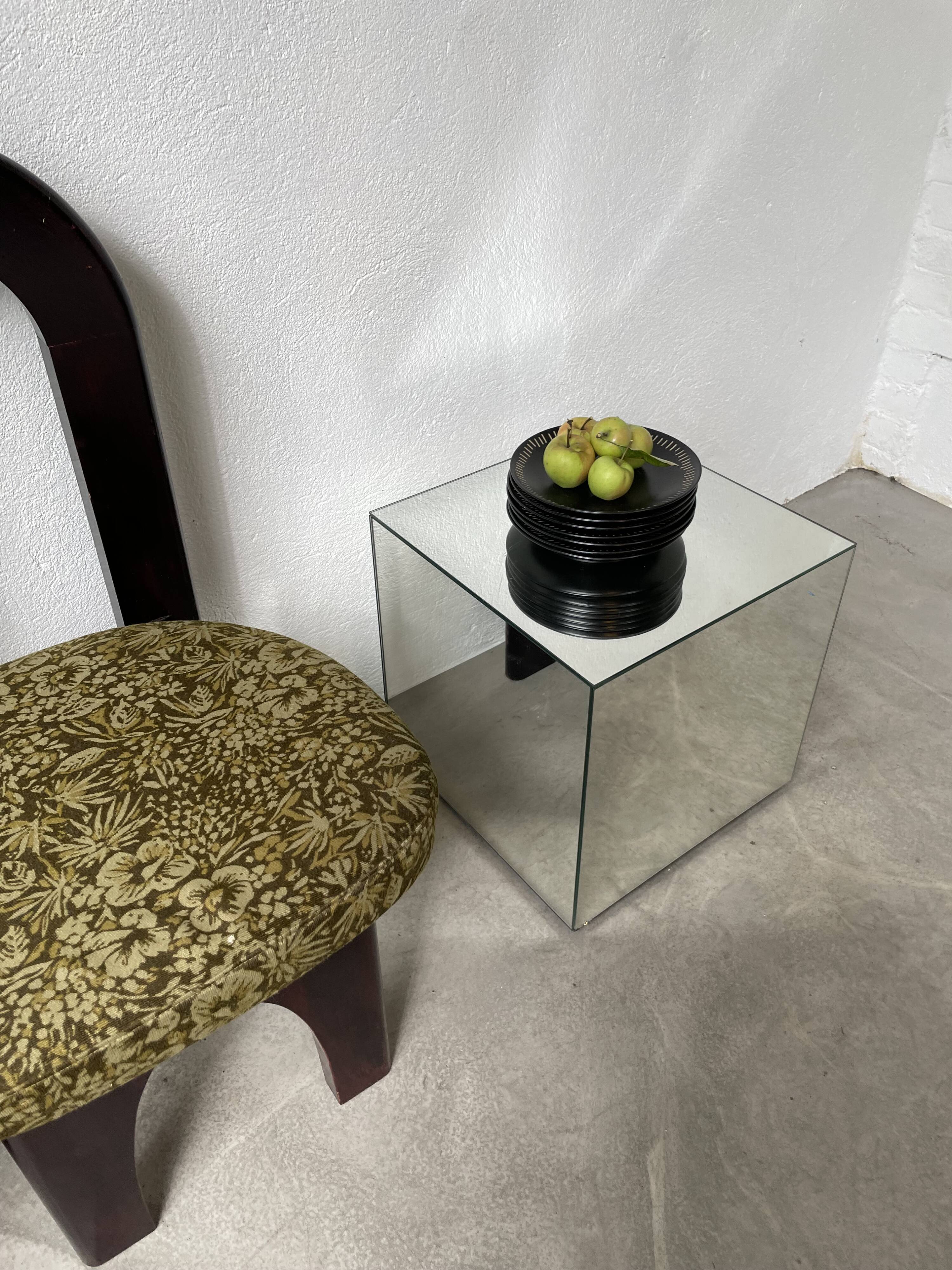 7 black ceramic plates