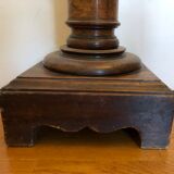 Wooden sellette column