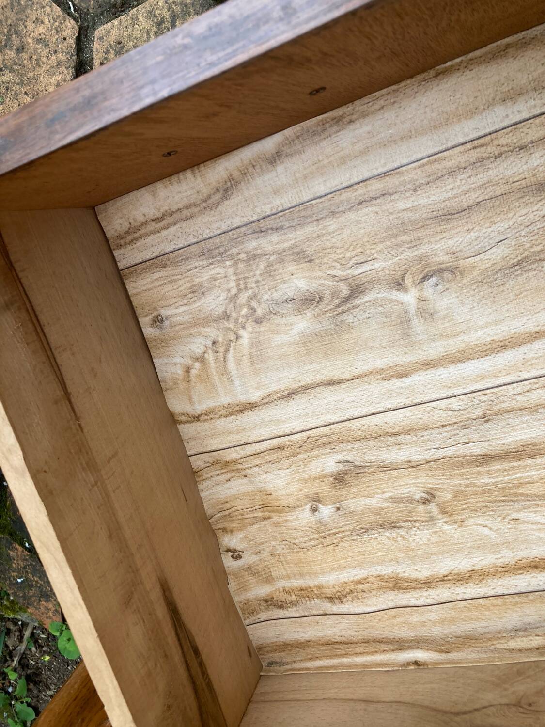 Compass leg chest of drawers