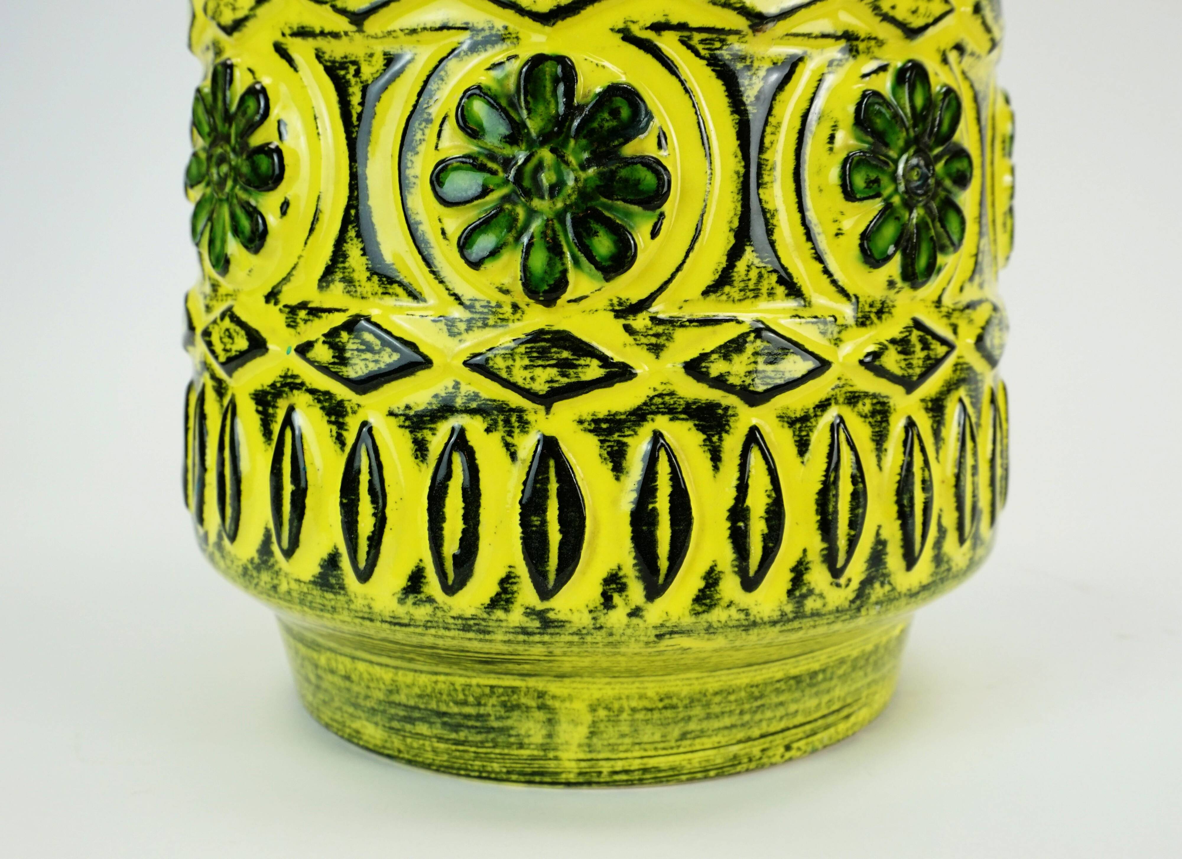 1960s bay keramik vase relief flower decor green yellow black model 76 40