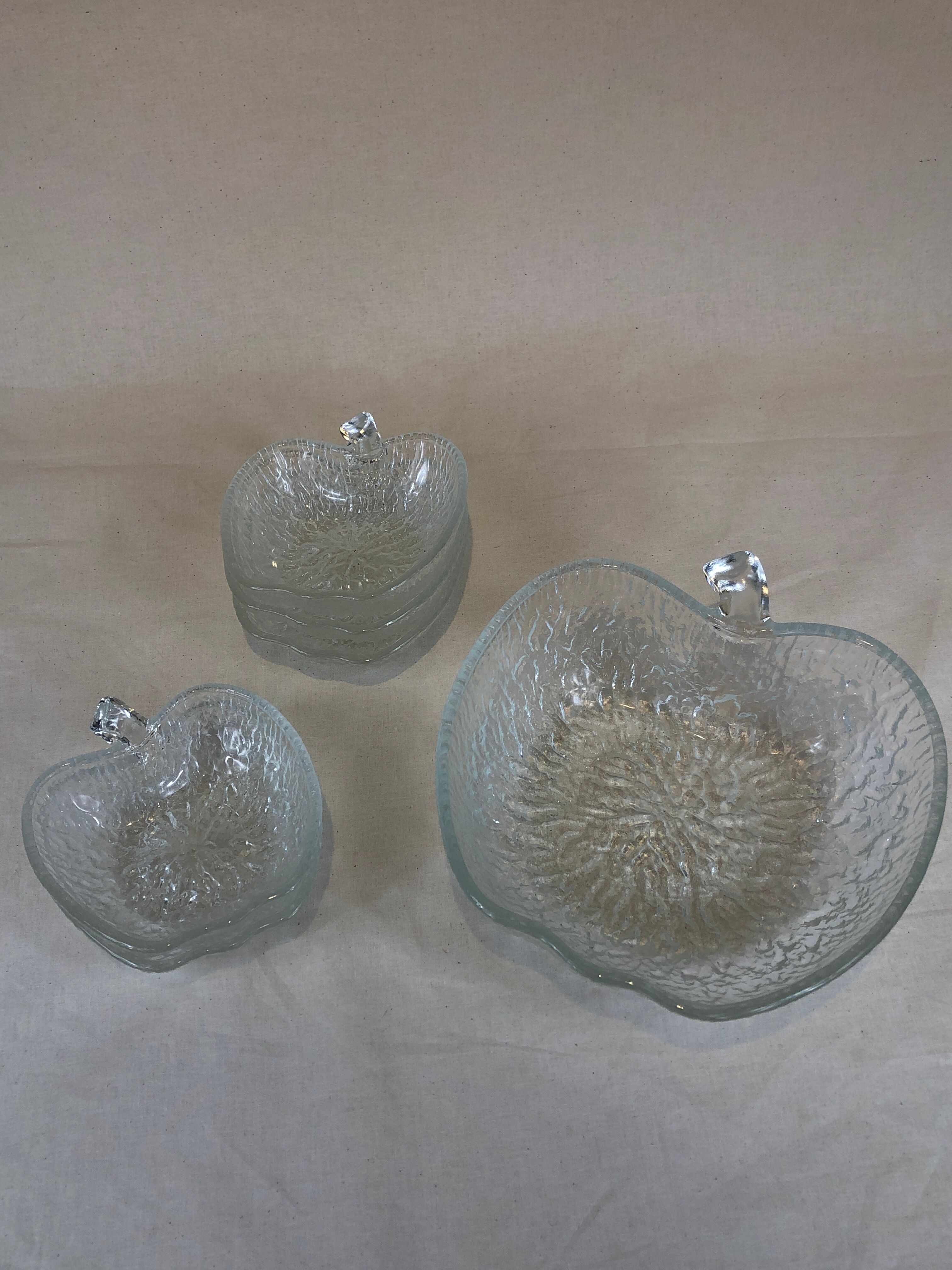 Salad bowl and cups set in molded glass, apple shape