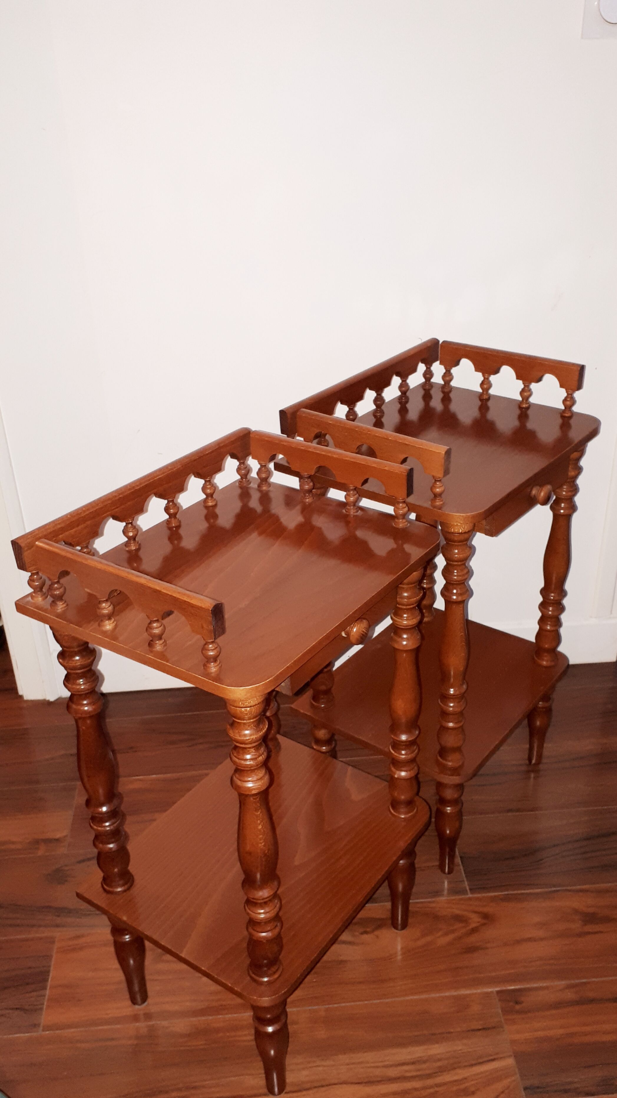 Paire de tables de chevet