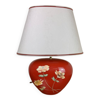 grande lampe vintage en céramique à décors de fleurs sur fond rouge vers 1980