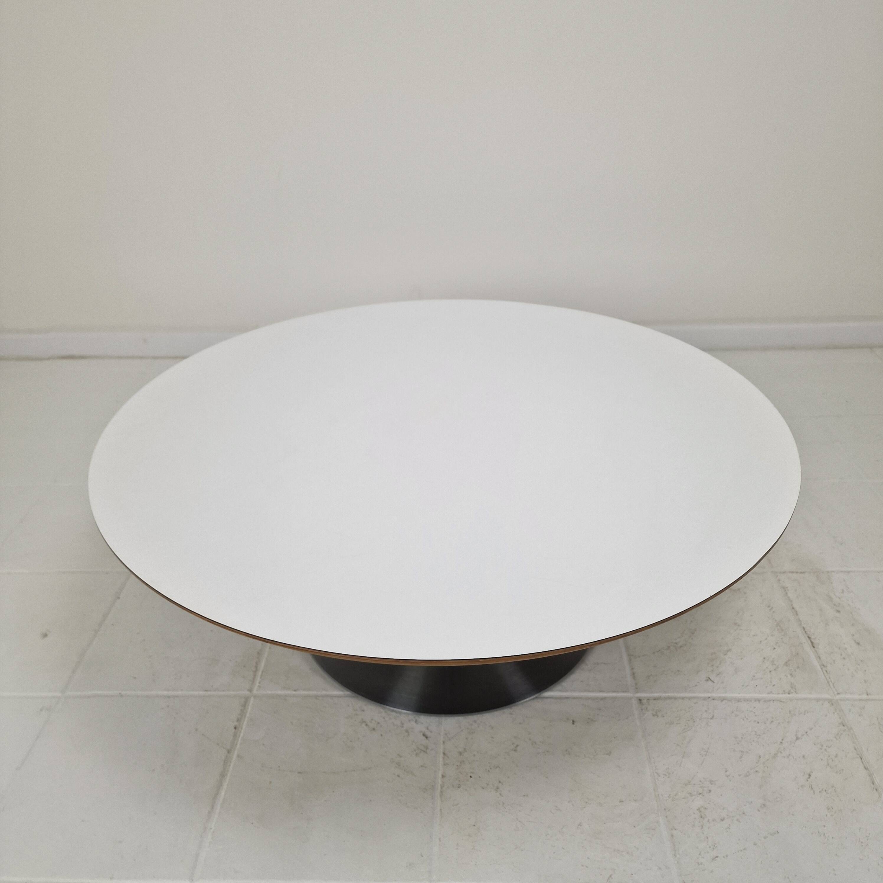 "Circle" Coffee Table by Pierre Paulin for Artifort, 1960s