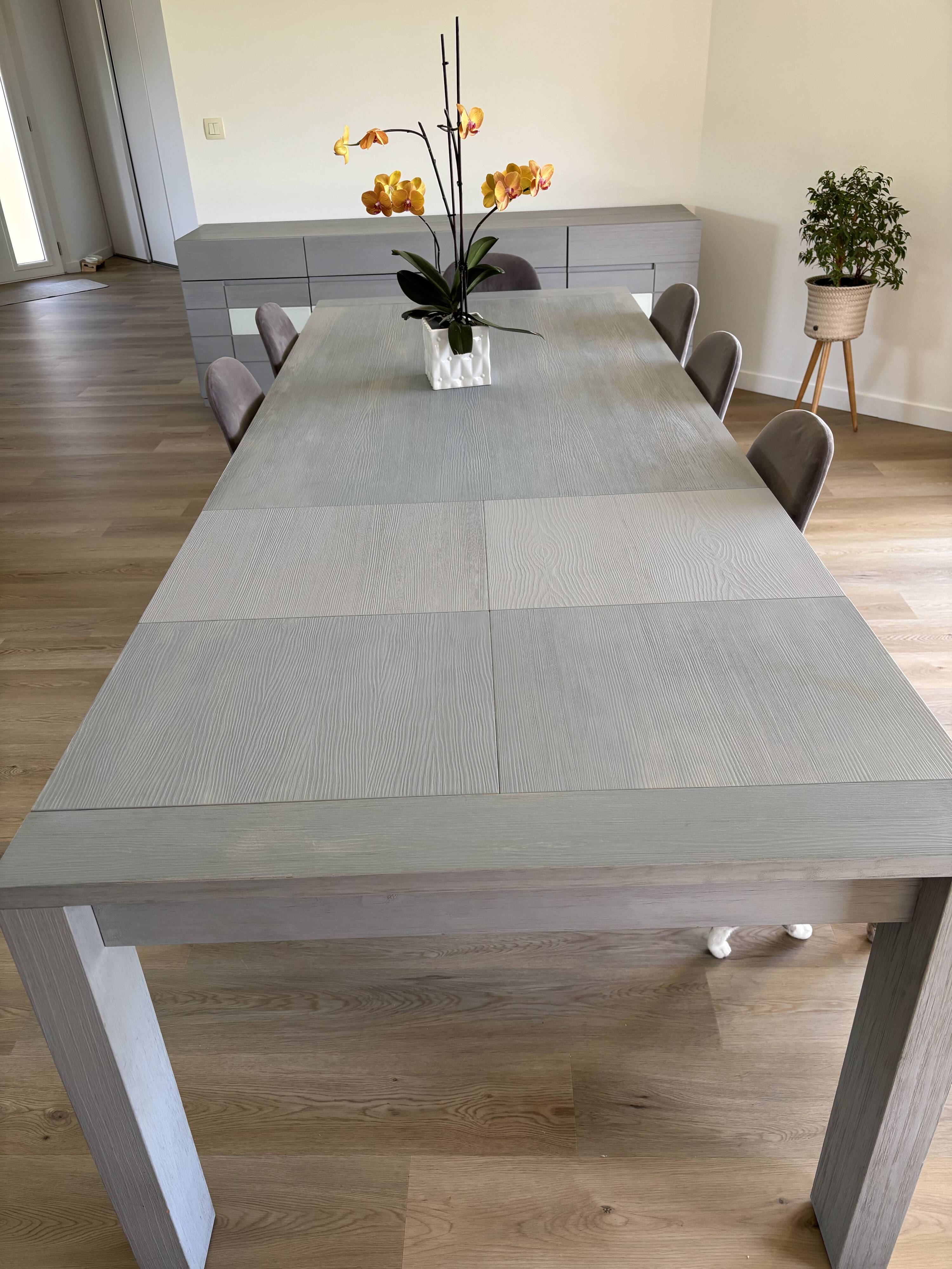 Captain Oliver solid wood table, integrated extensions.