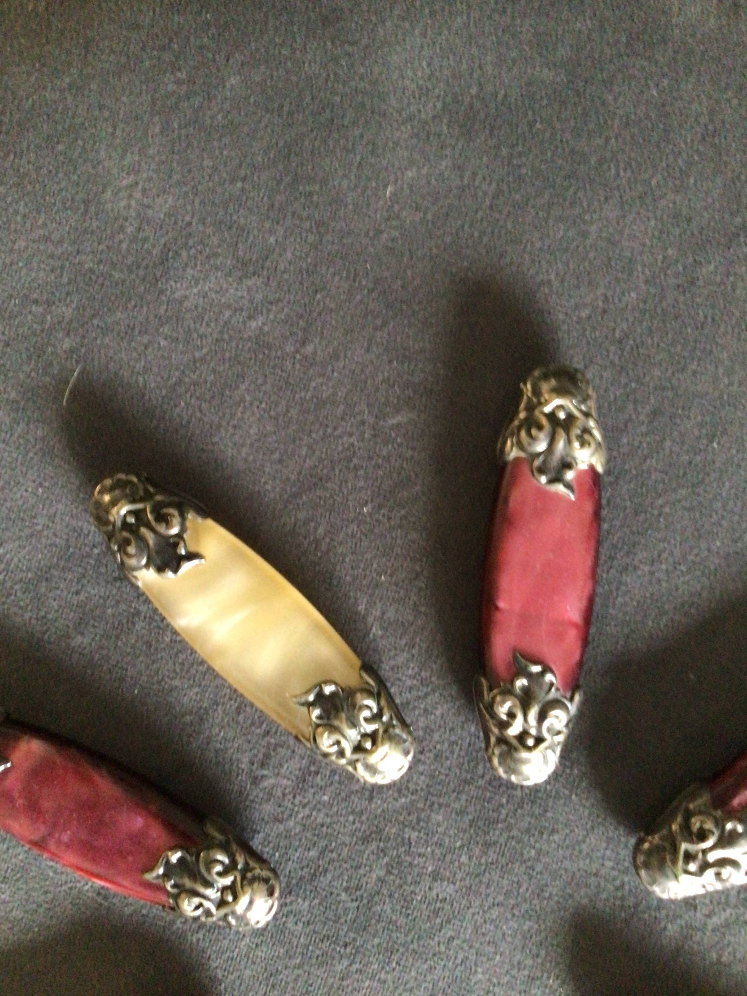 Baroque knife holder