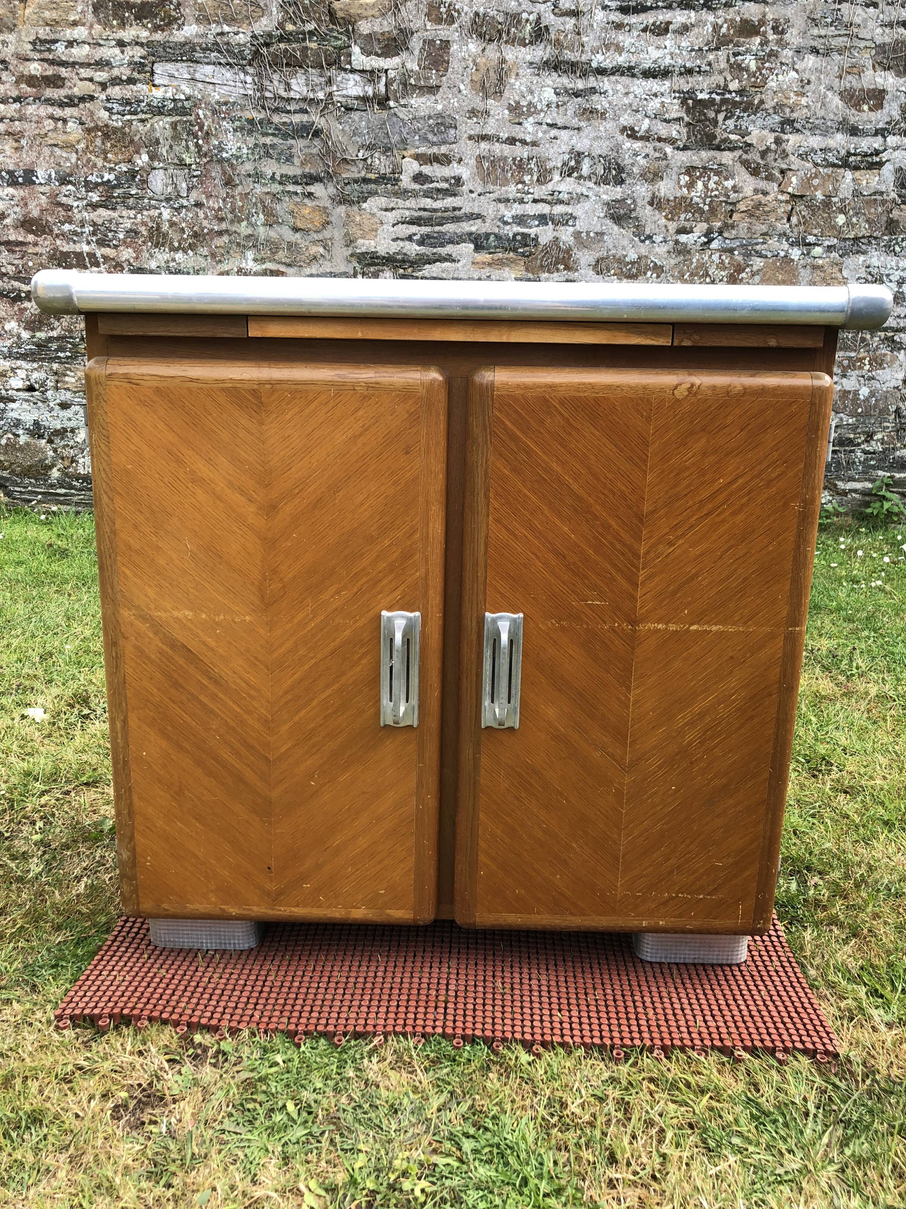 Buffet Mado vintage à 2 portes et 1 tirette en cp chêne.
