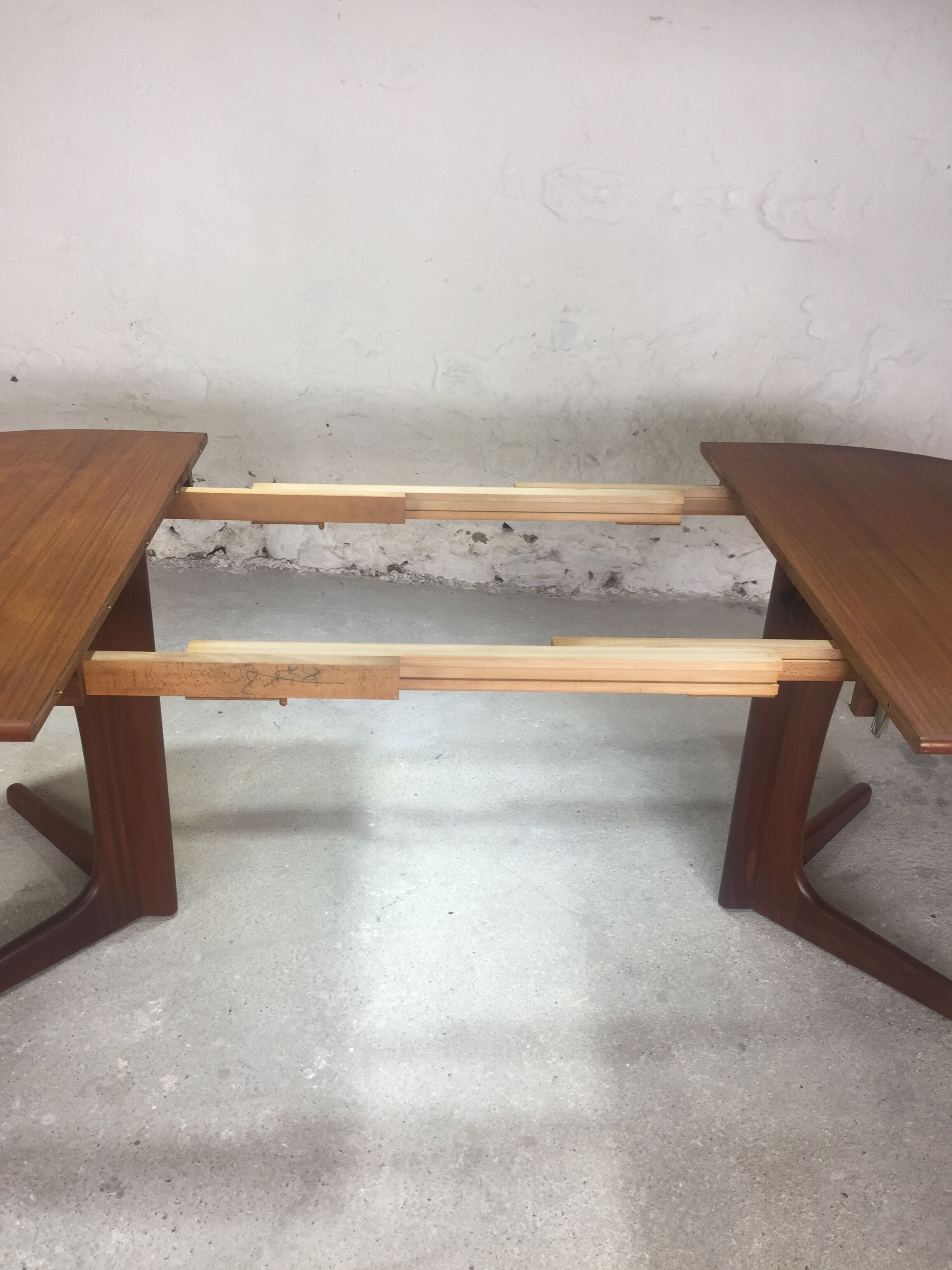 Scandinavian oval table in teak from the 1970s