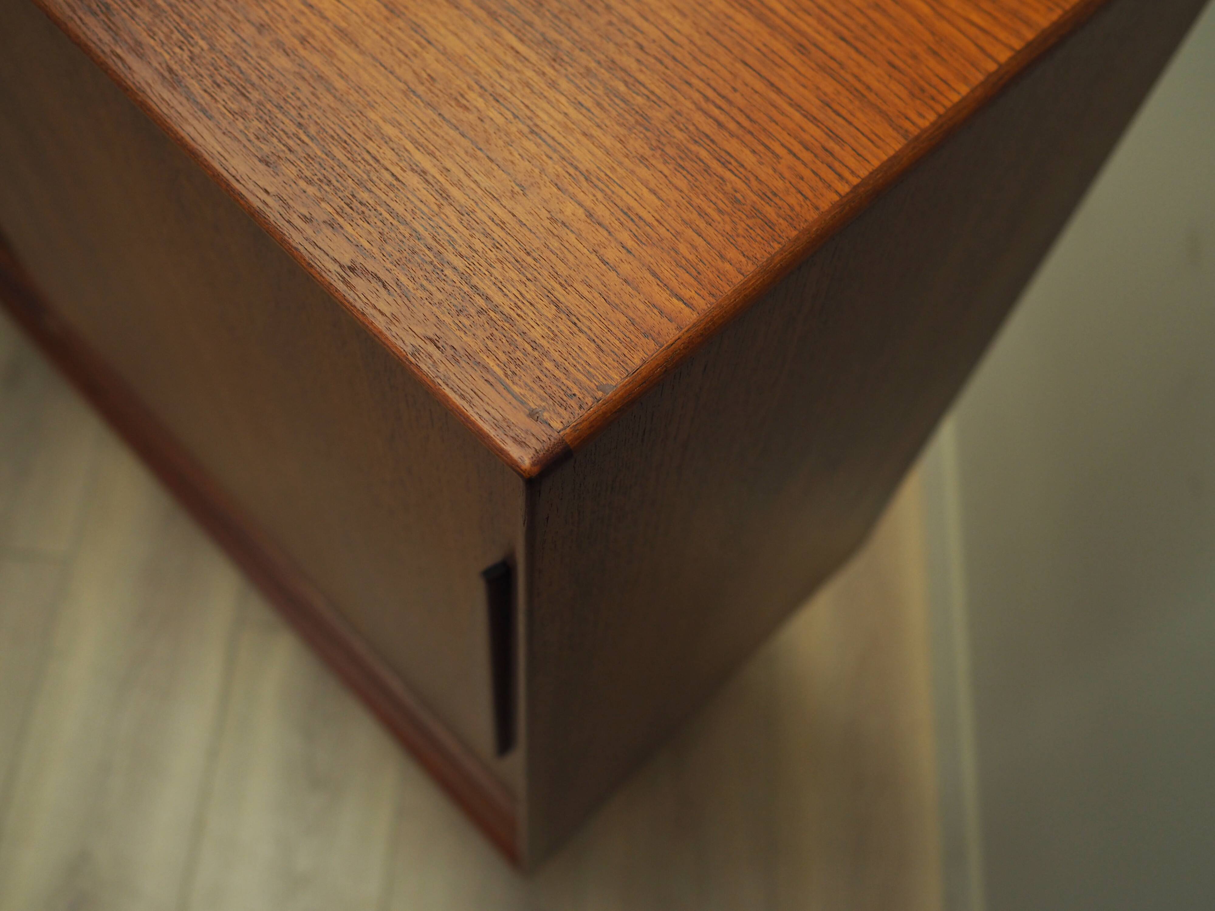 Buffet haut en teck, design danois, années 1960, production : Danemark