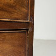 Commode en acajou à façade bombée