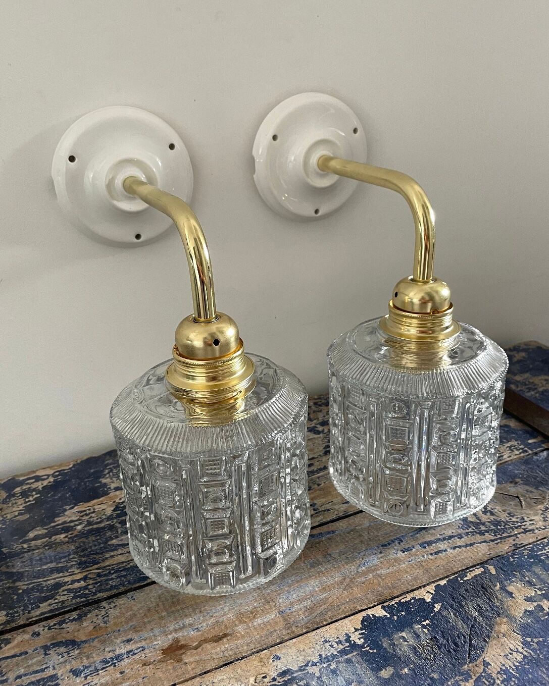 Paire d’appliques vintage en verre ciselé