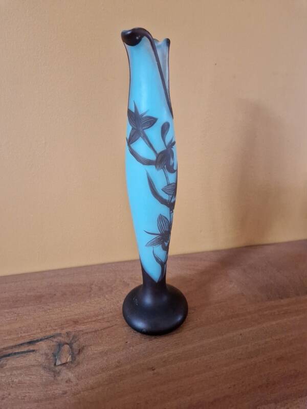 Vase soliflore en pâte verre dégagé à l'acide par Richard pour Loetz - 1920