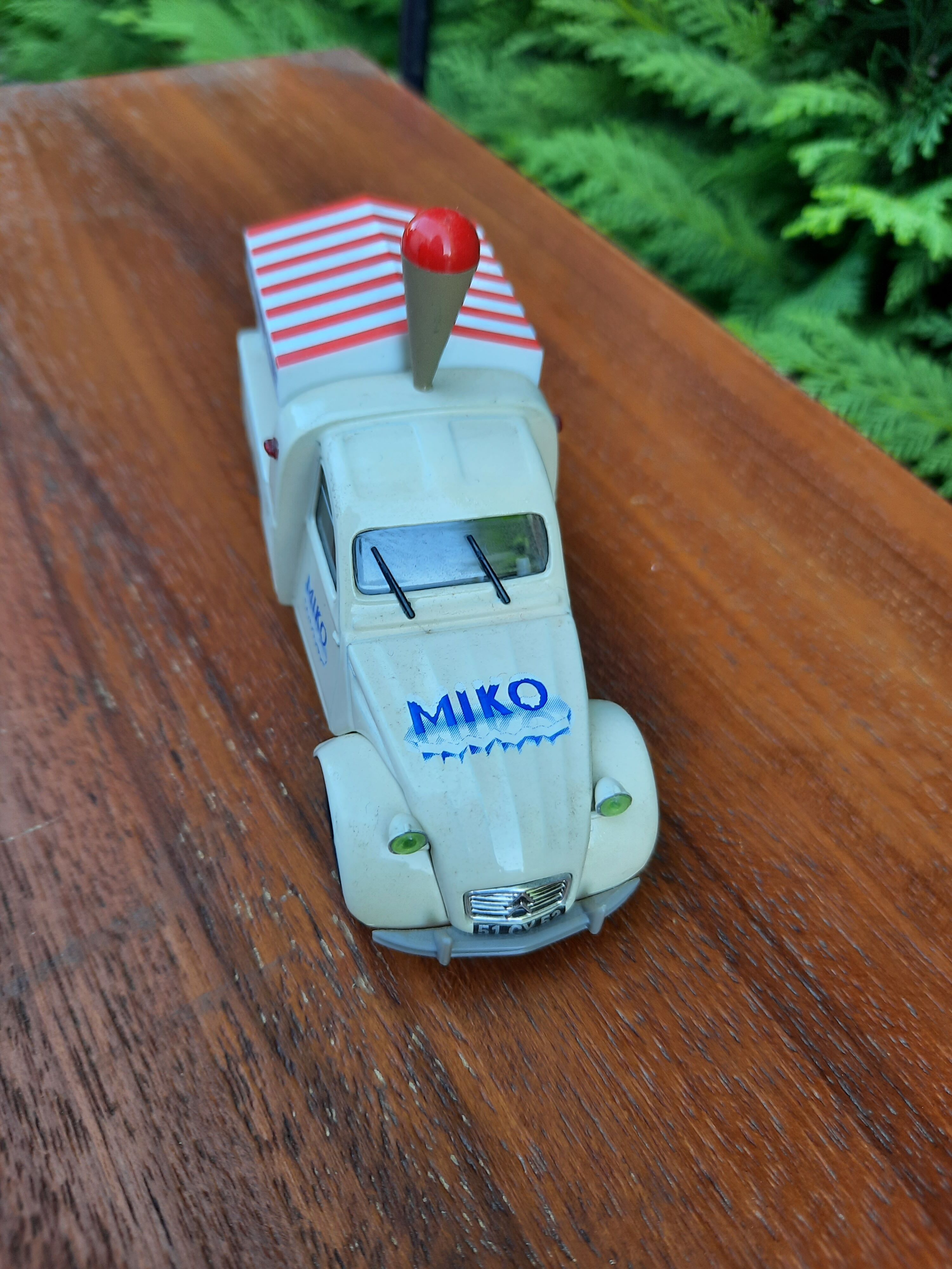 Citroën 2 cv azu miko norev