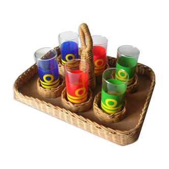 Vintage rattan/wicker serving tray from the 1960s with 6 large glasses for orangeade.