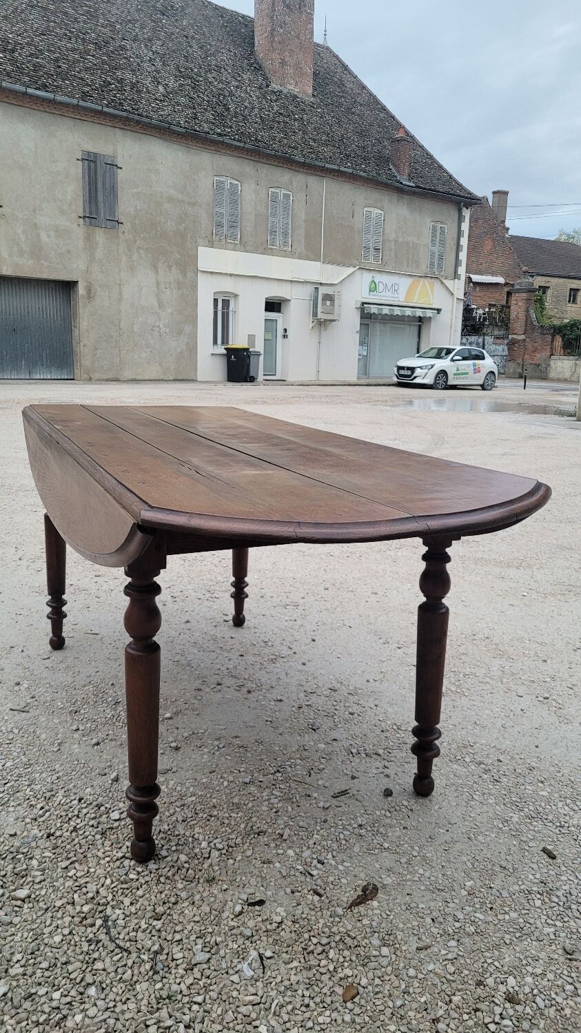 Burgundian oval farm table in 19th century solid oak with shutters - 1m93