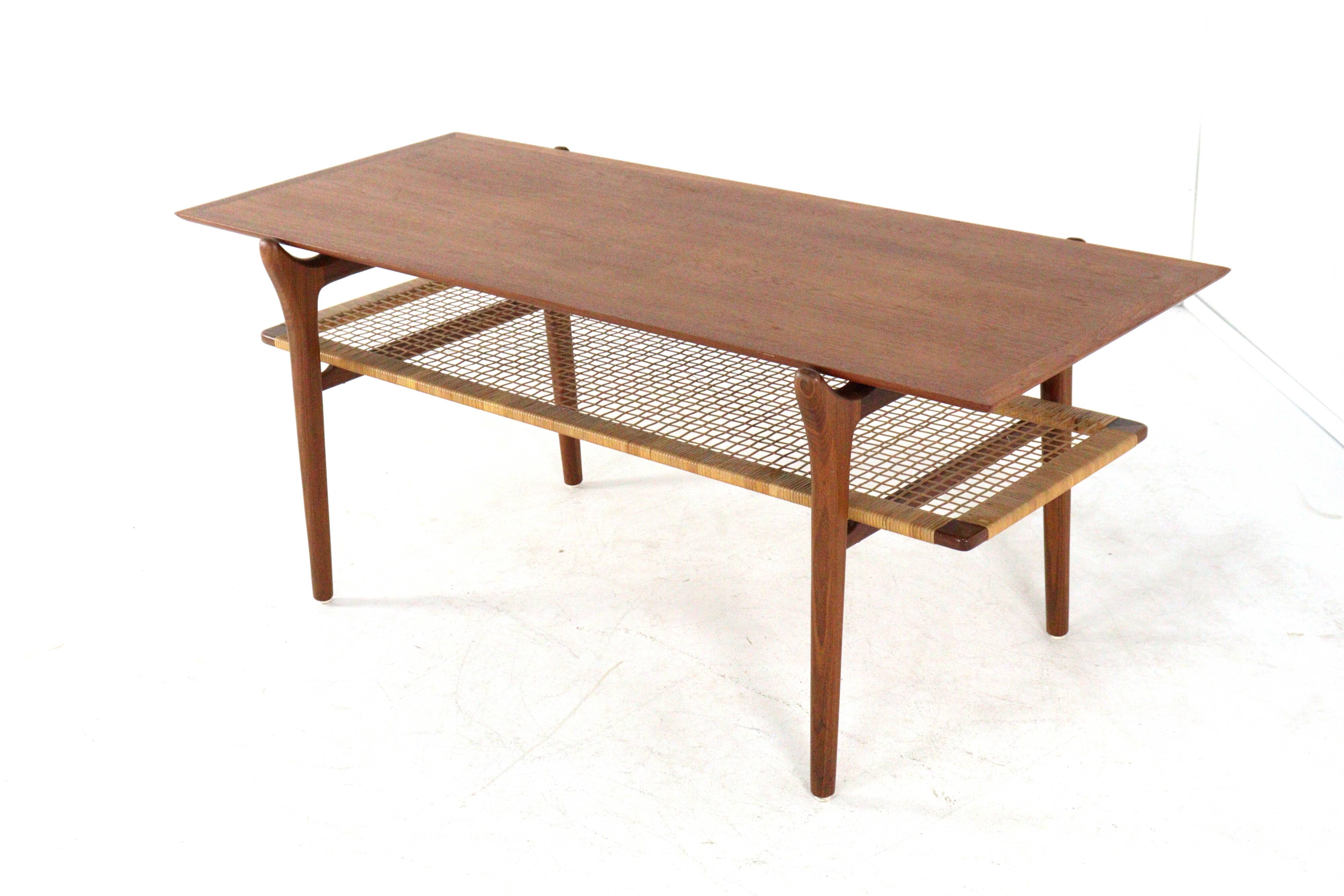 Mid century modern - Coffee table attr. Hartmut Lohmeyer - in teak - design