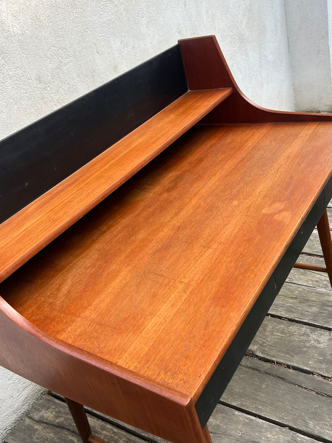 Beautiful Scandinavian vintage desk Ola in teak by John Texmon, 1950s.
