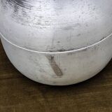 Pourer shaped ice bucket