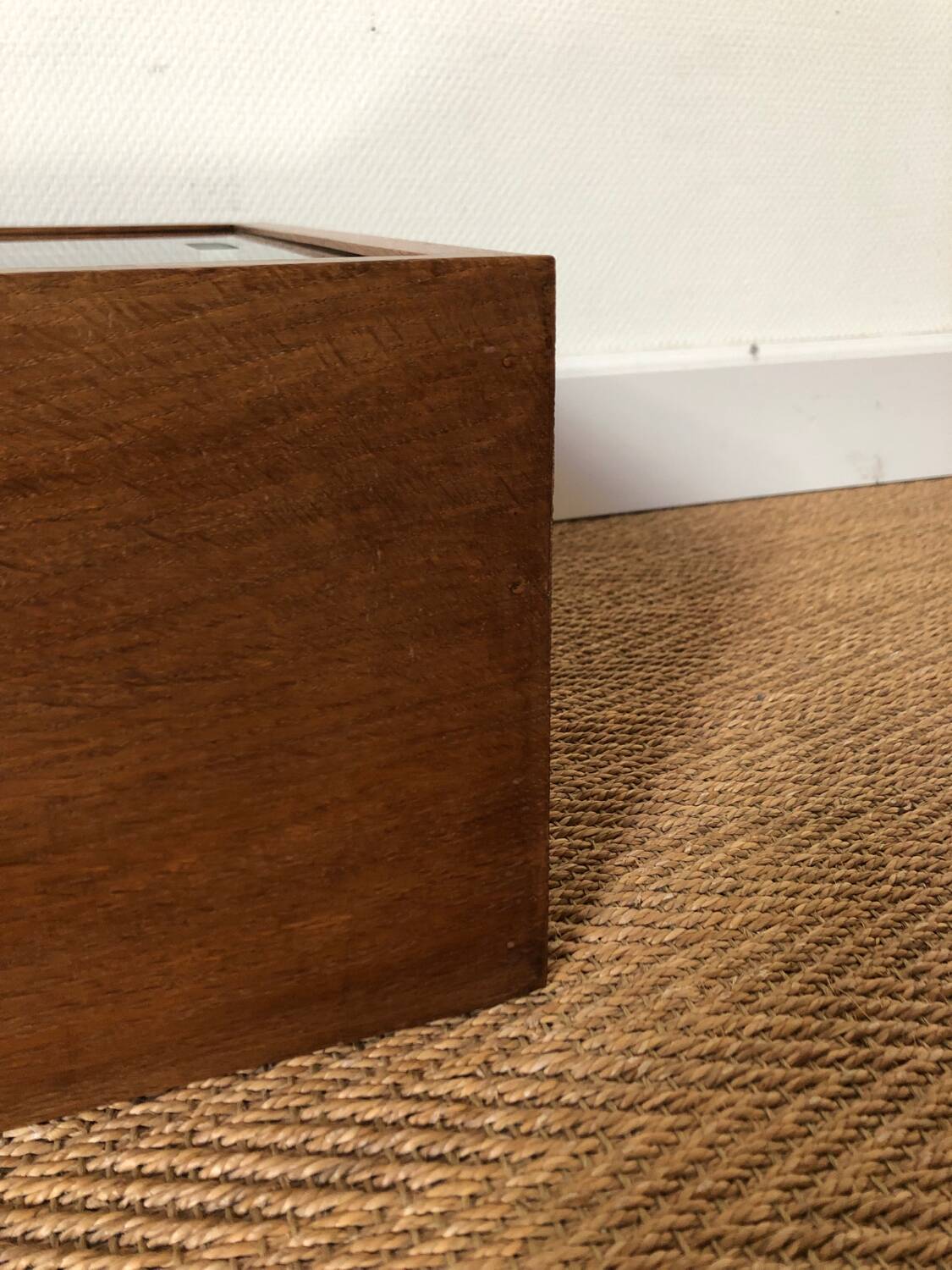 Shelf / display case