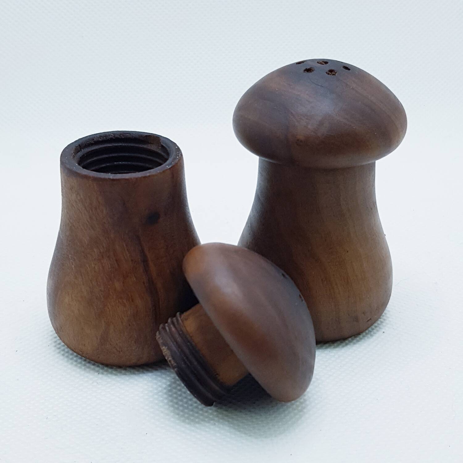 Salières et poivrières en bois