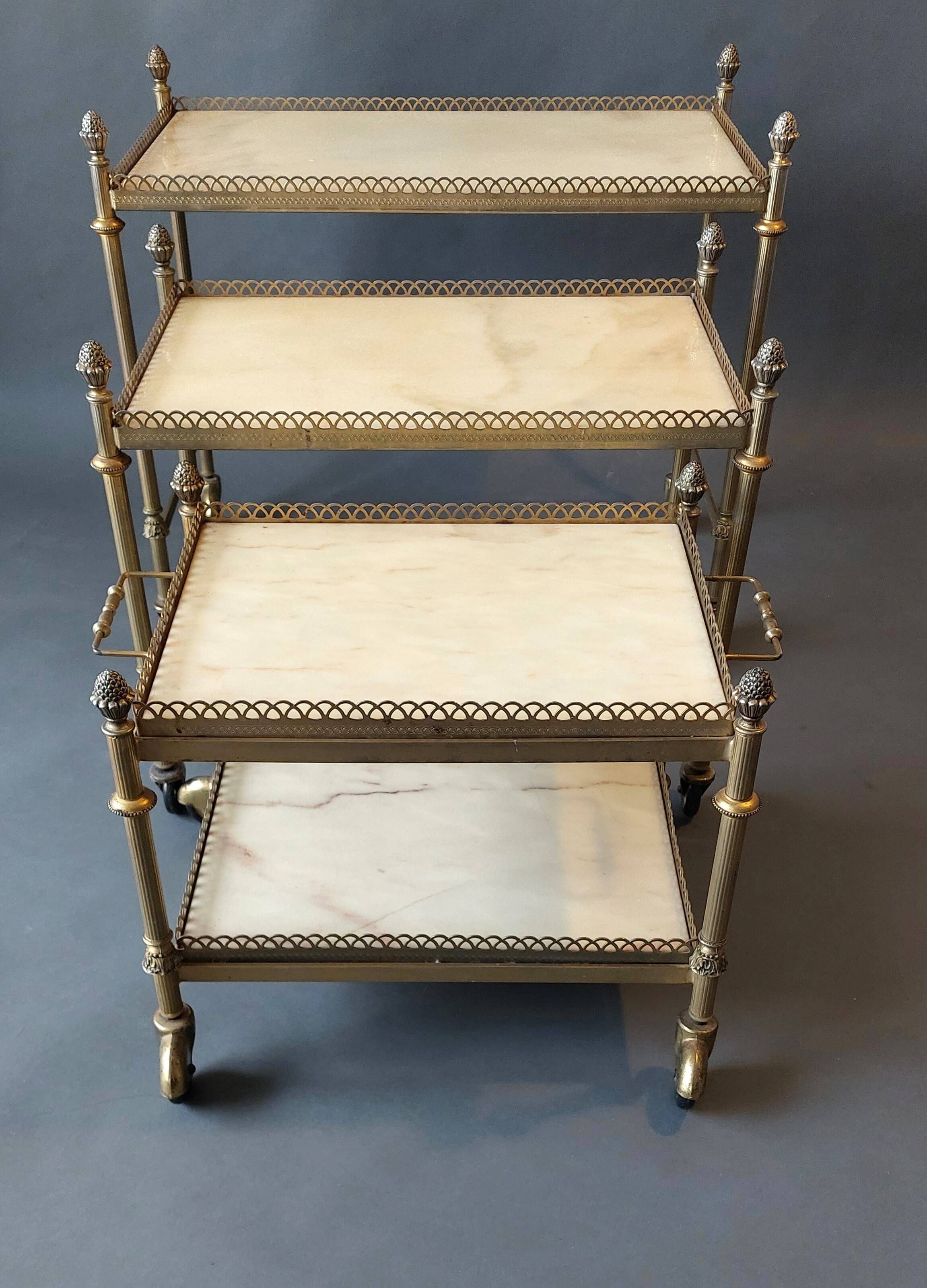 Neoclassical nesting trolleys in gilded brass and peach marble 1950/1960.