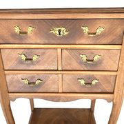 Table d’appoint marquetée de style Louis XV – vers 1900