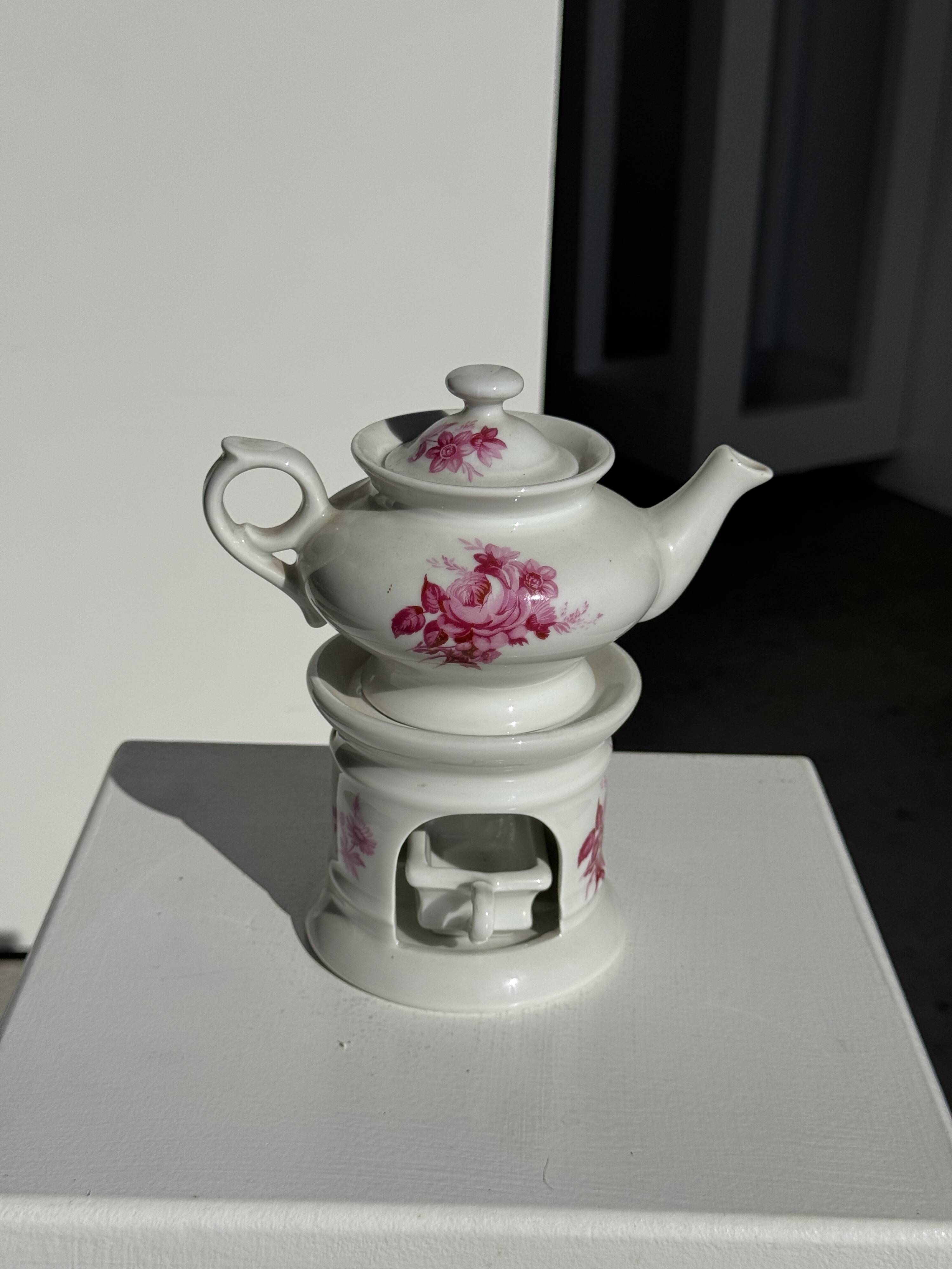 Complete porcelain teapot and warmer with pink floral decoration H18