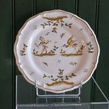 Moustiers scalloped plate in very good condition.