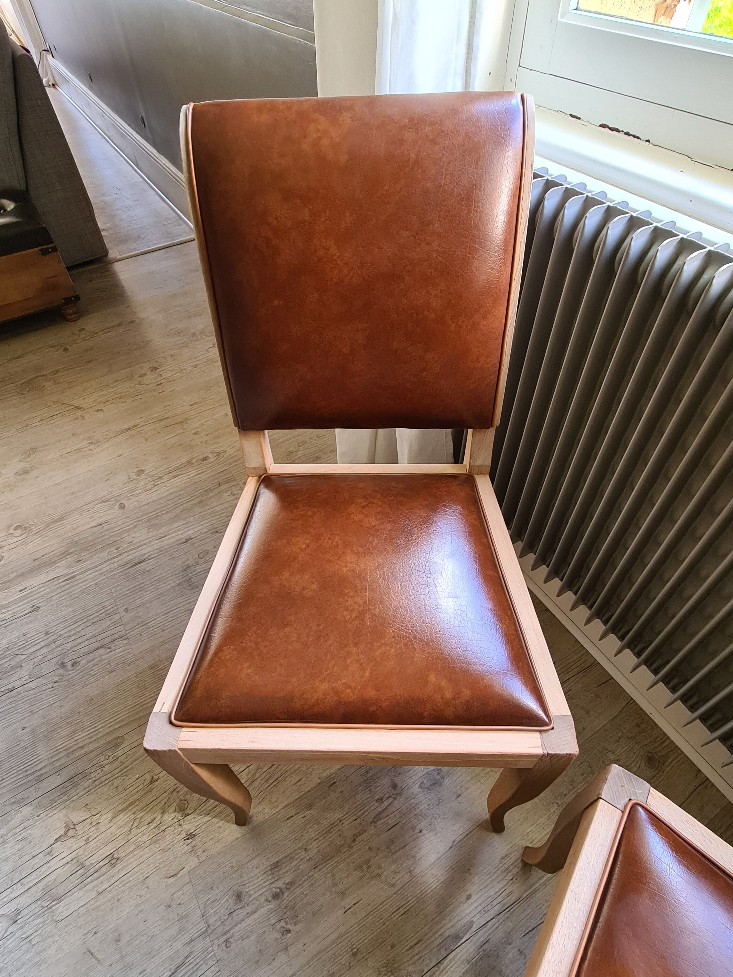 Set of 2 chic vintage chairs