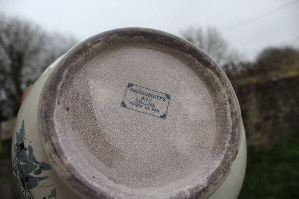 Broc de toilette ancien en faïence Terre de Fer – Salins – décor Marguerite