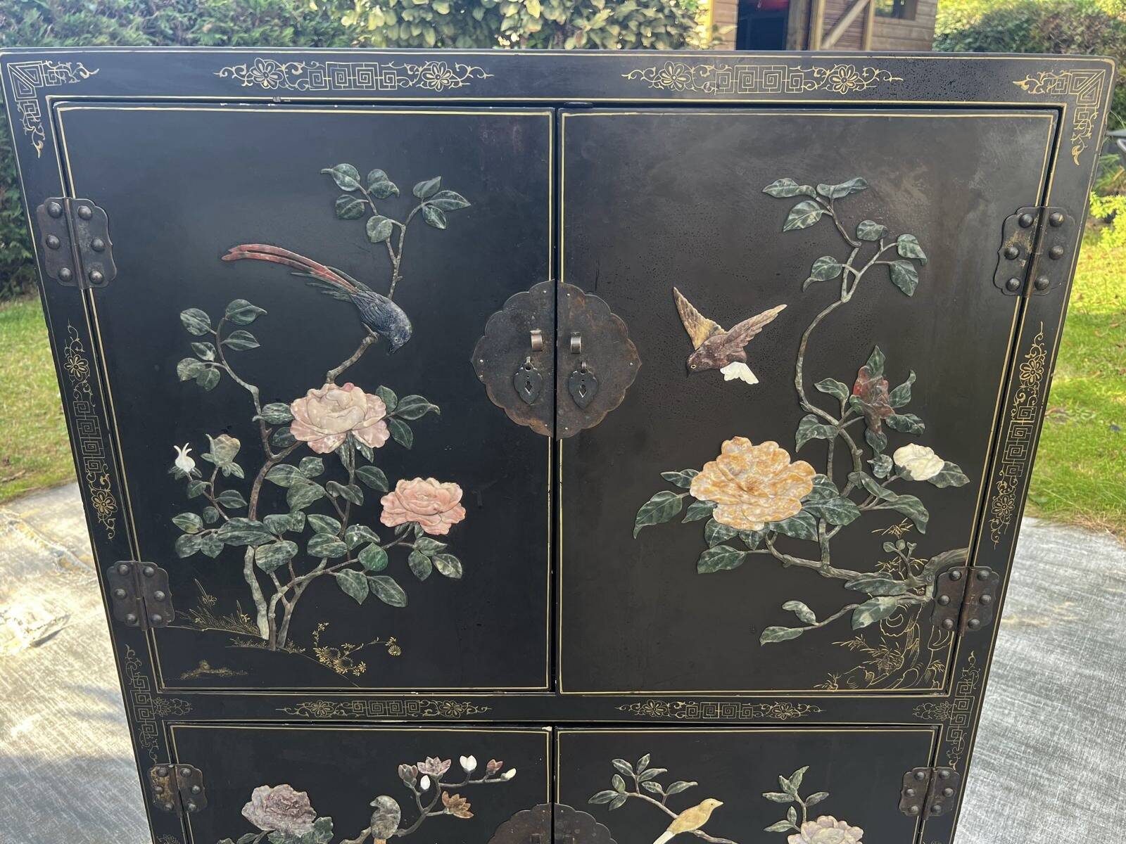 Lacquered Chinese furniture with semi-precious stones 1970