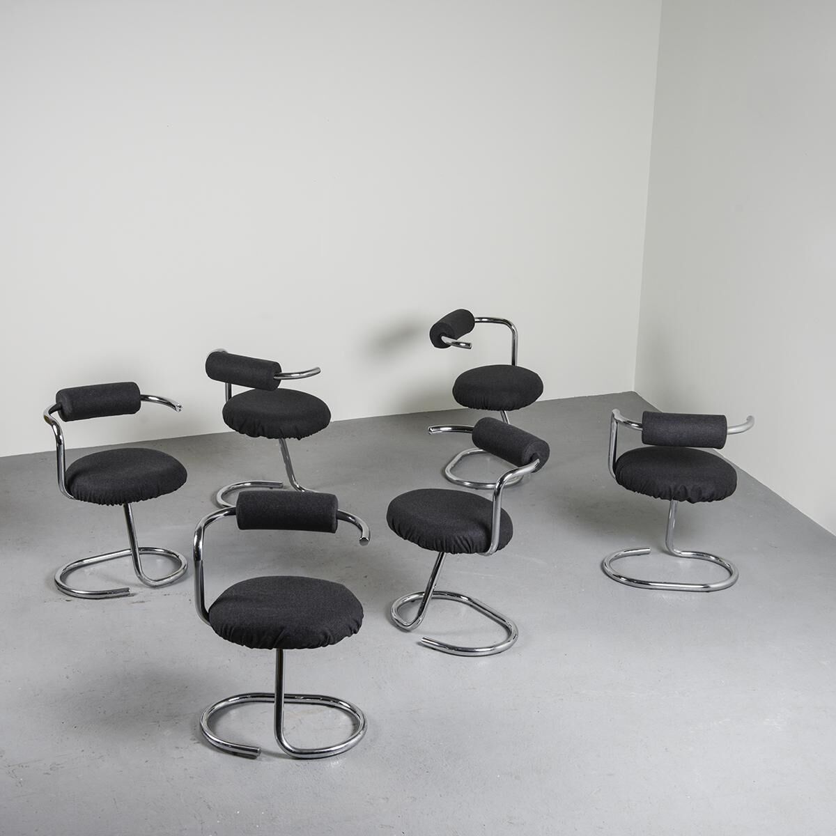 Lot de six chaises "Cobra" par Giotto Stoppino, circa 1970