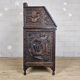 Secrétaire chinois du 19e siècle avec sculpture de dragon en bois.