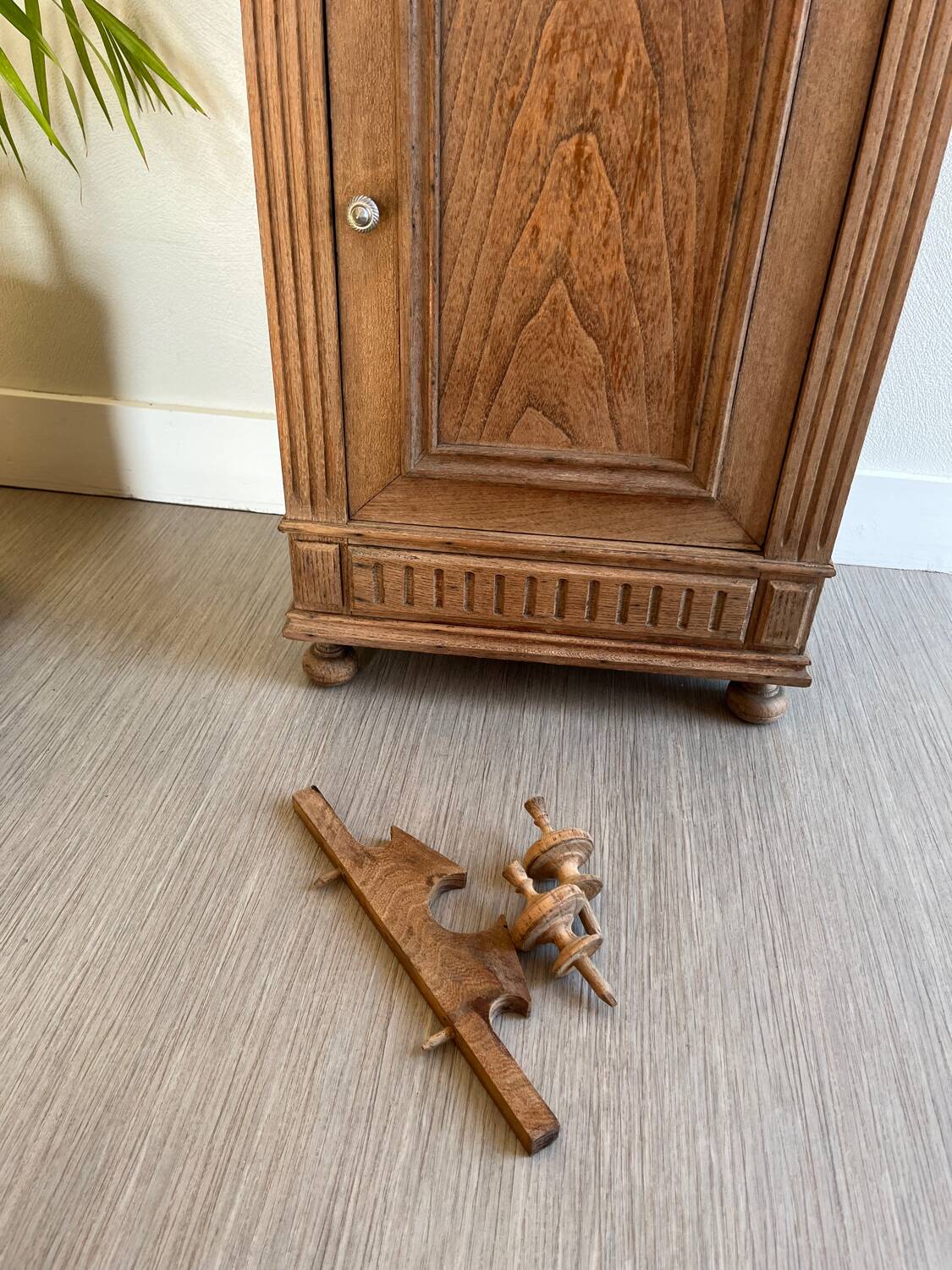 Old wooden bedside cabinet / bathroom cabinet / medicine cabinet