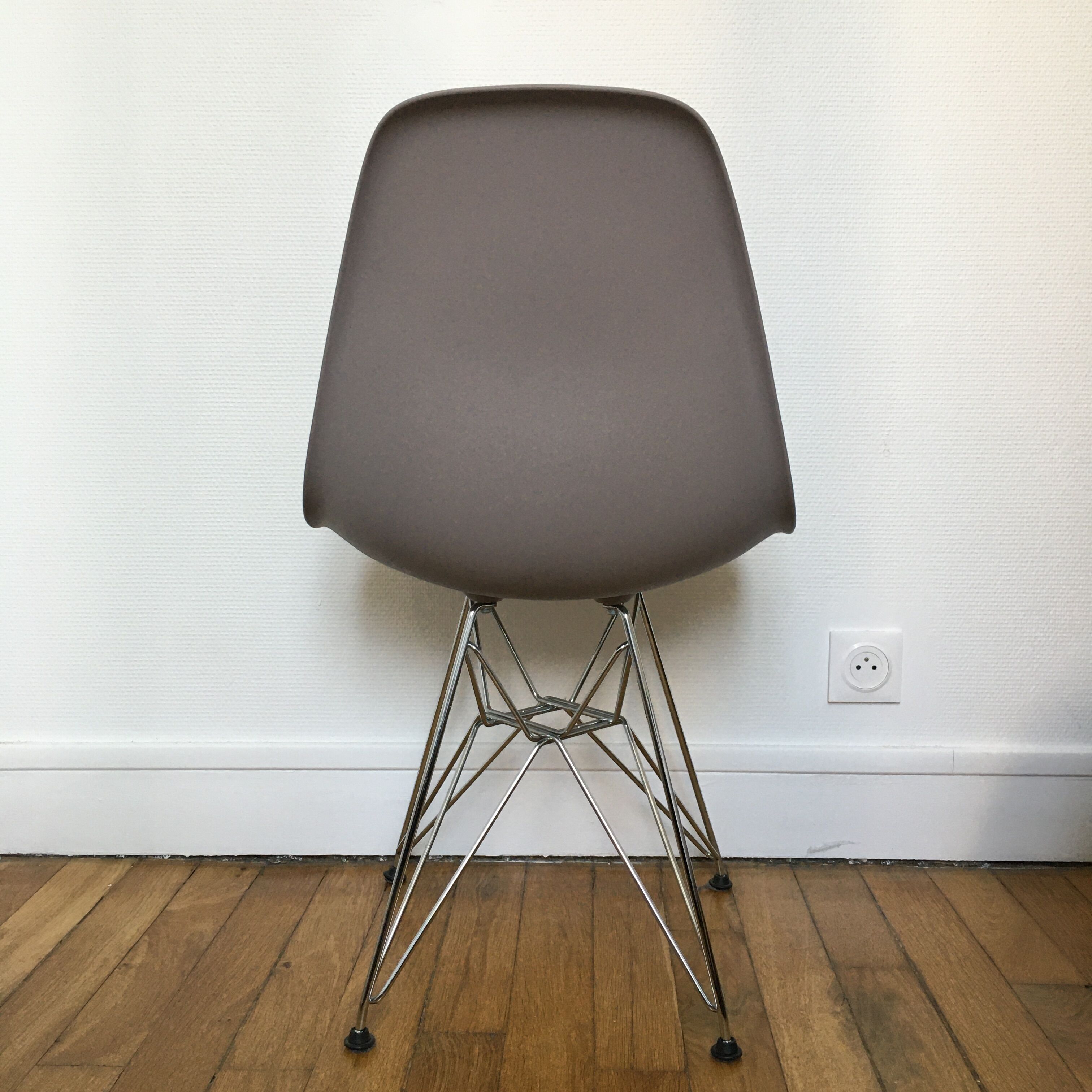 Chair Eames plastic DSR Vitra