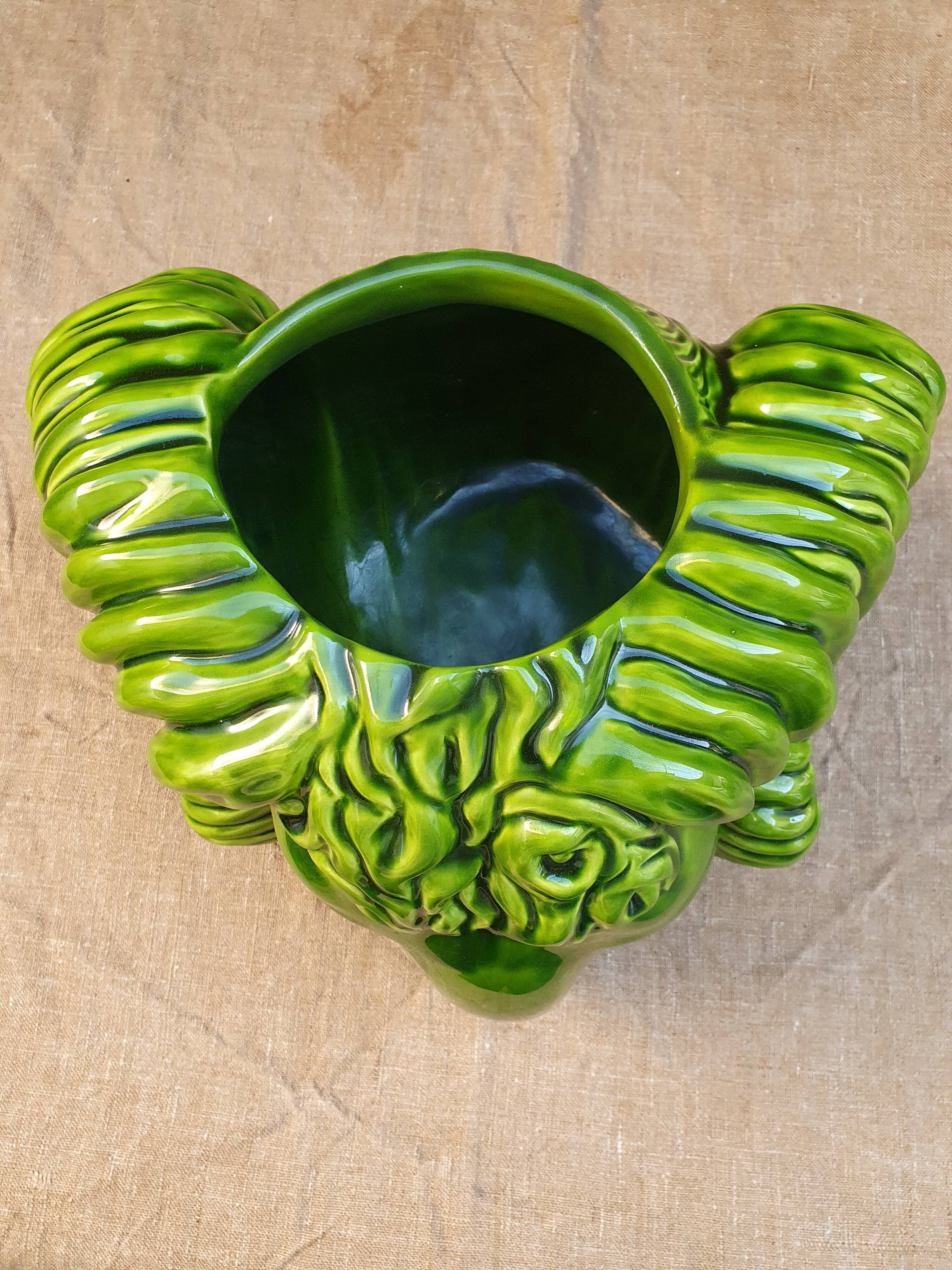 Vase , ramhead dabbling.