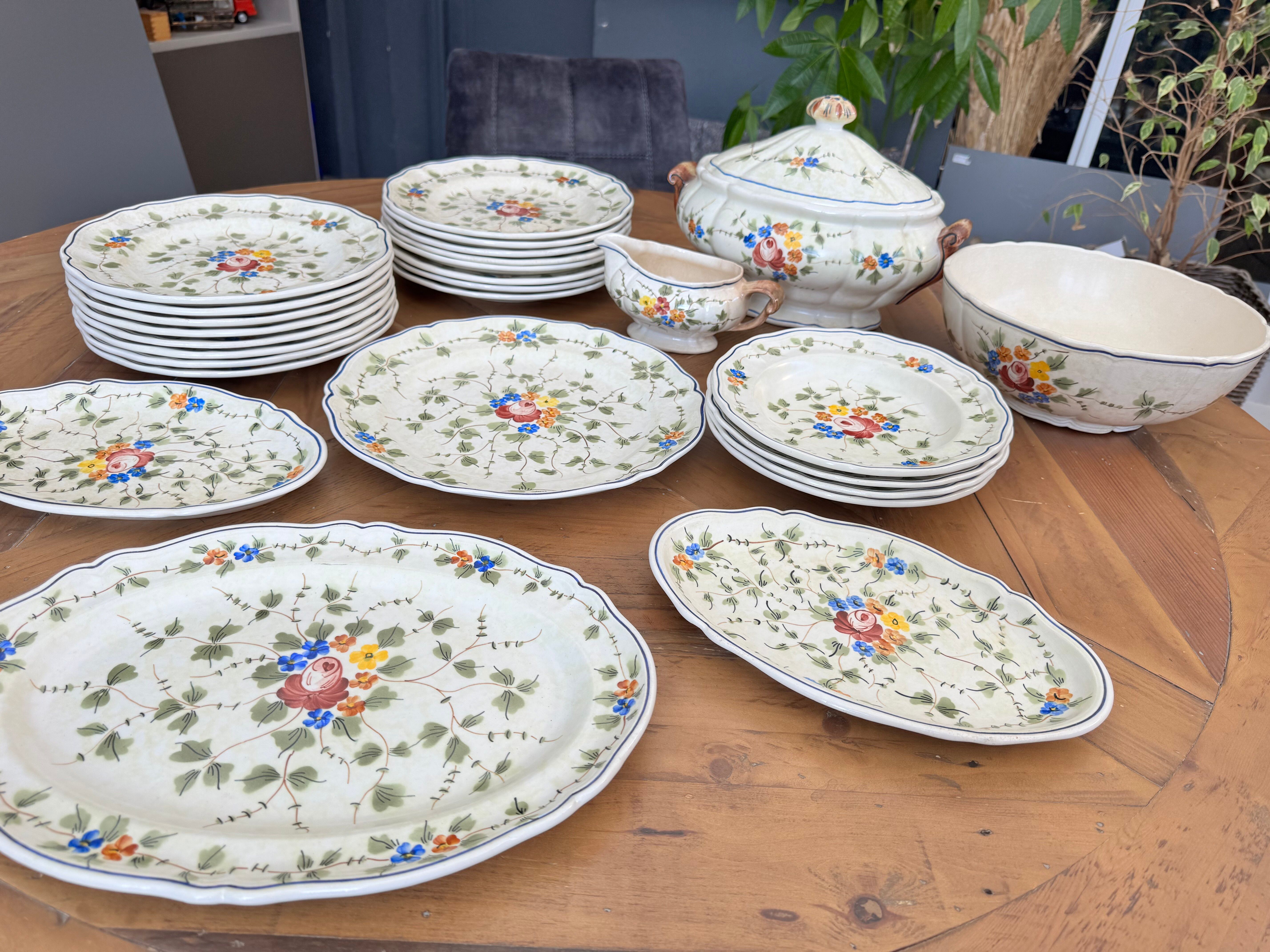 Vintage tableware service from Longchamp, France, 1950, Set of 27