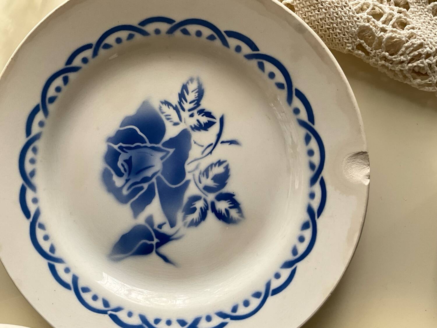 Mix and match 3 flat plates from Digoin.