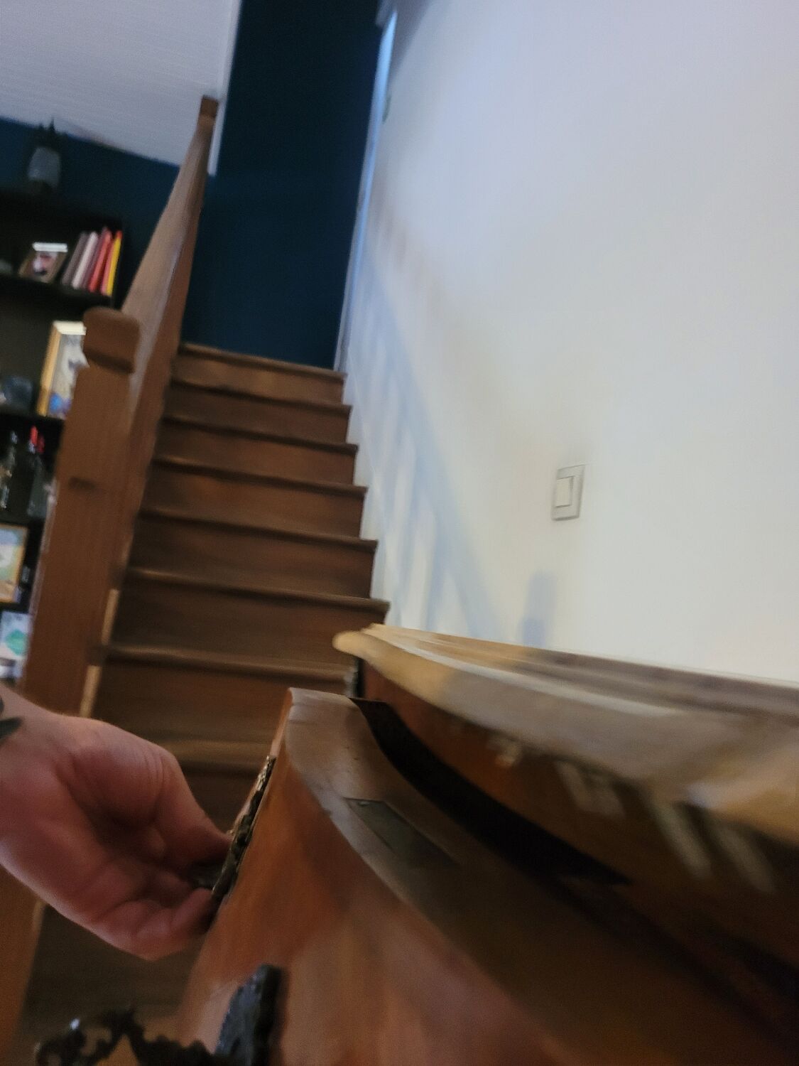 Curved chest of drawers in Louis XV style marquetry