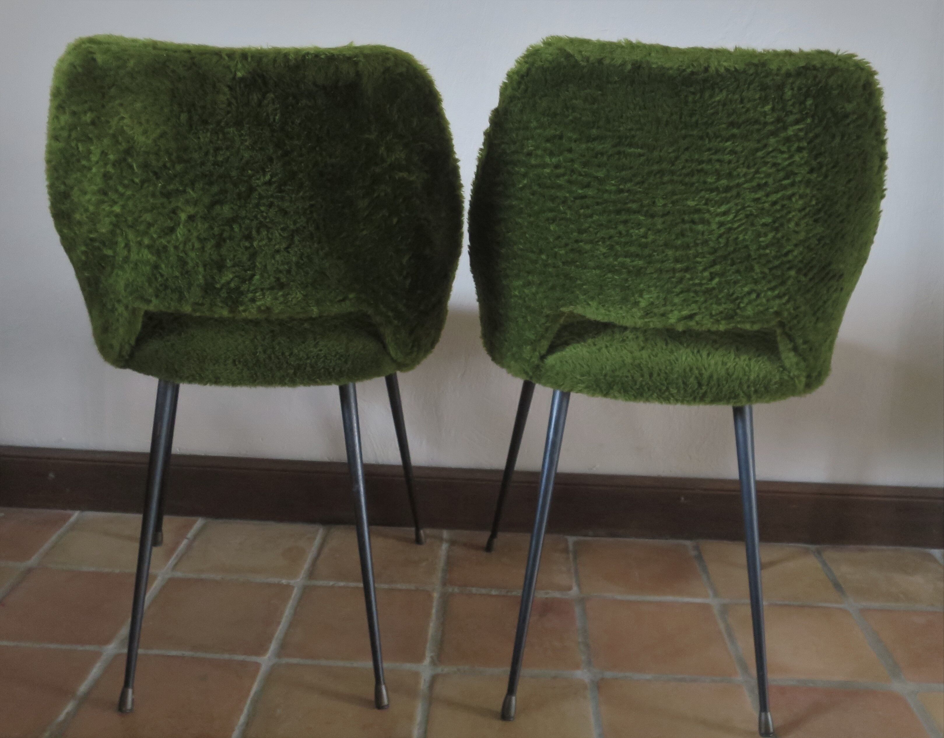Pair of chairs tonneau moumoute green feet metal compass