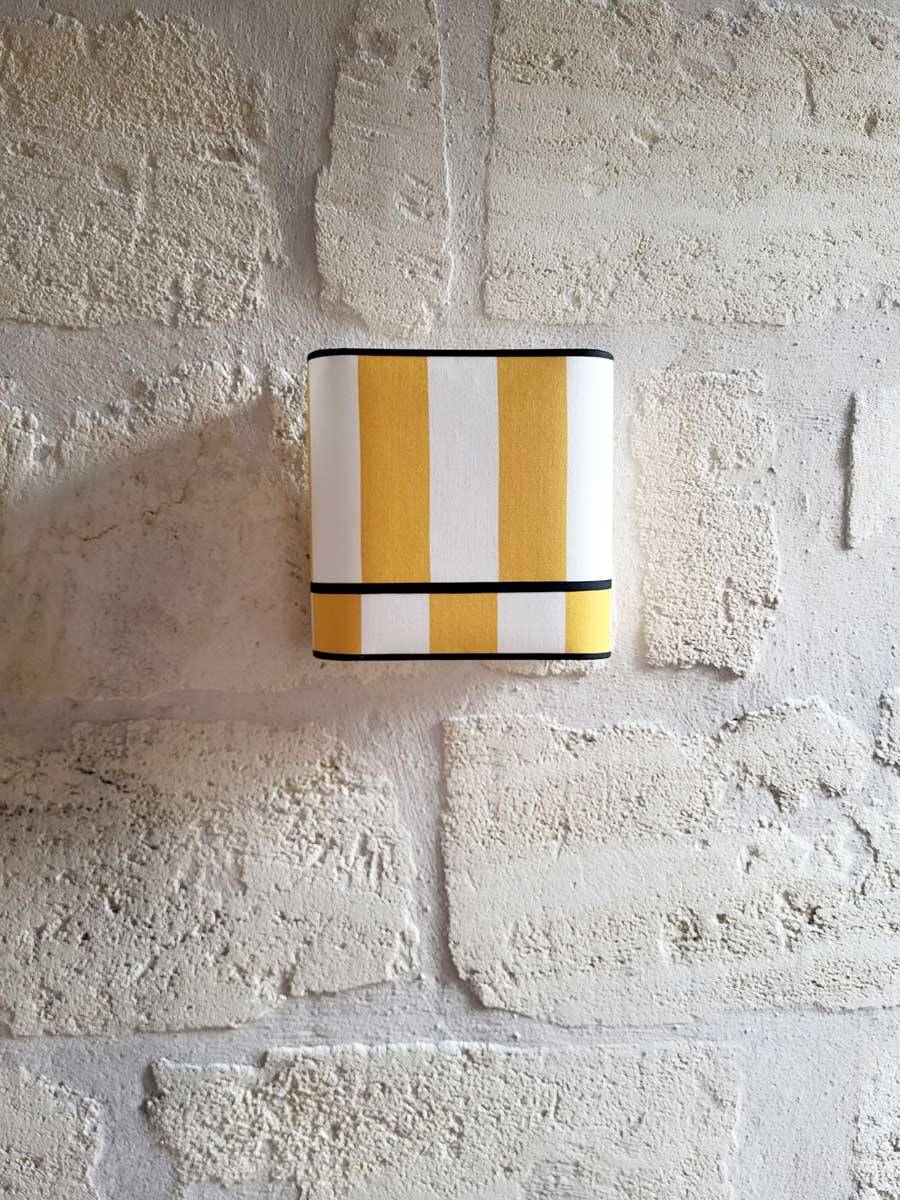 La divine – yellow deckchair striped wall light (large model).