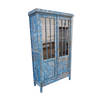Old showcase