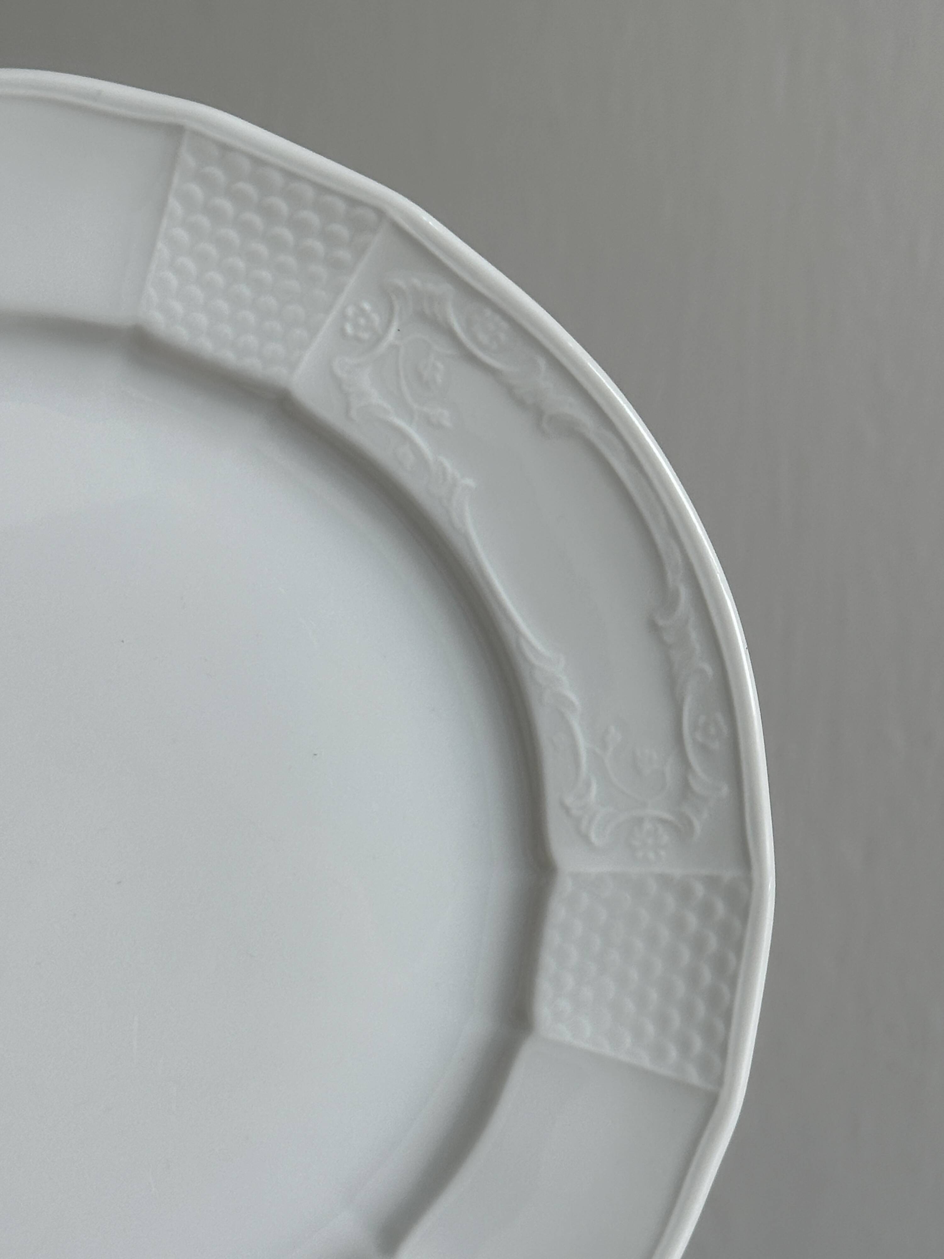 6 assiettes plates en porcelaine blanche