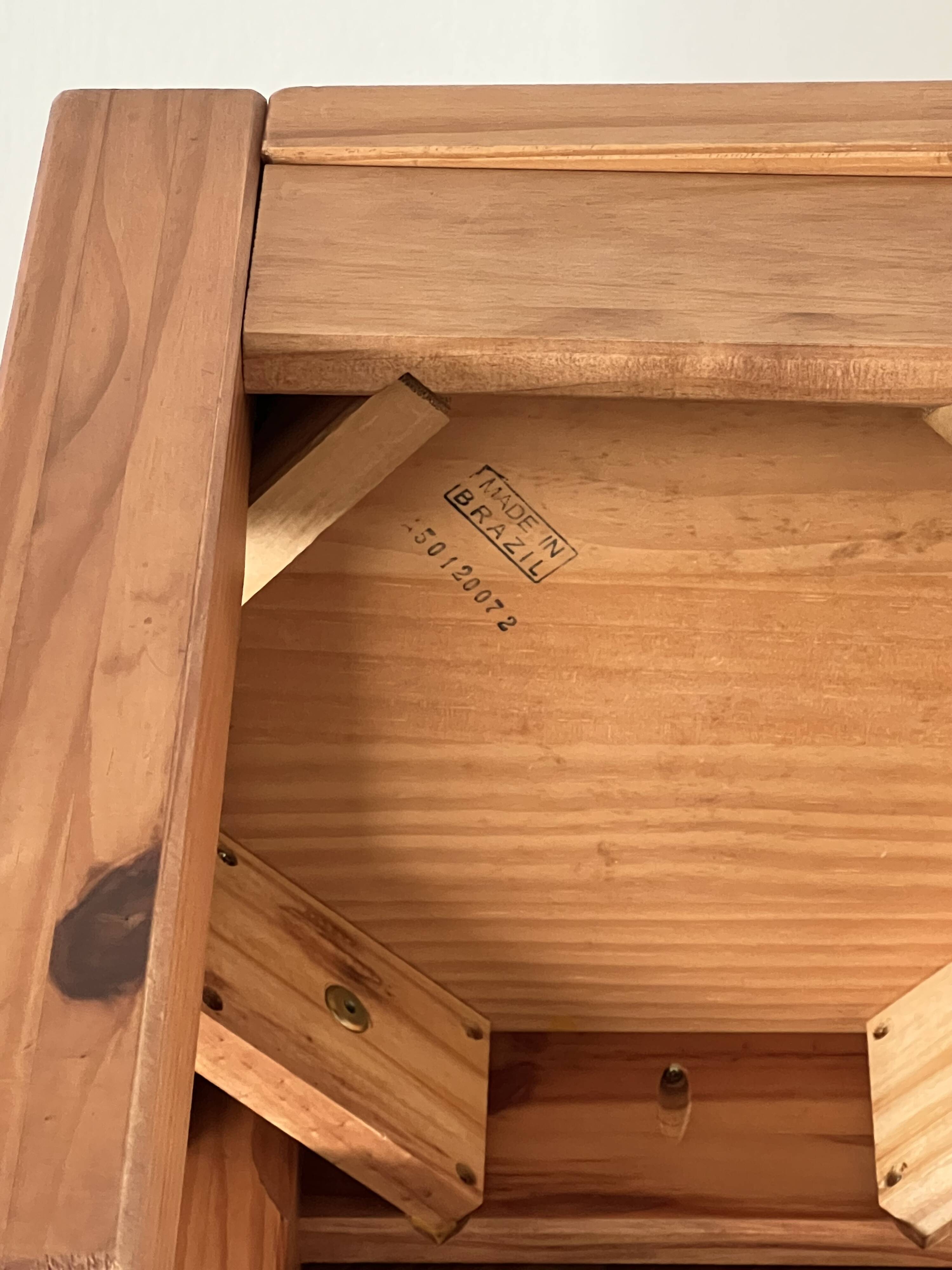 Paire de tabourets brésiliens en bois exotique