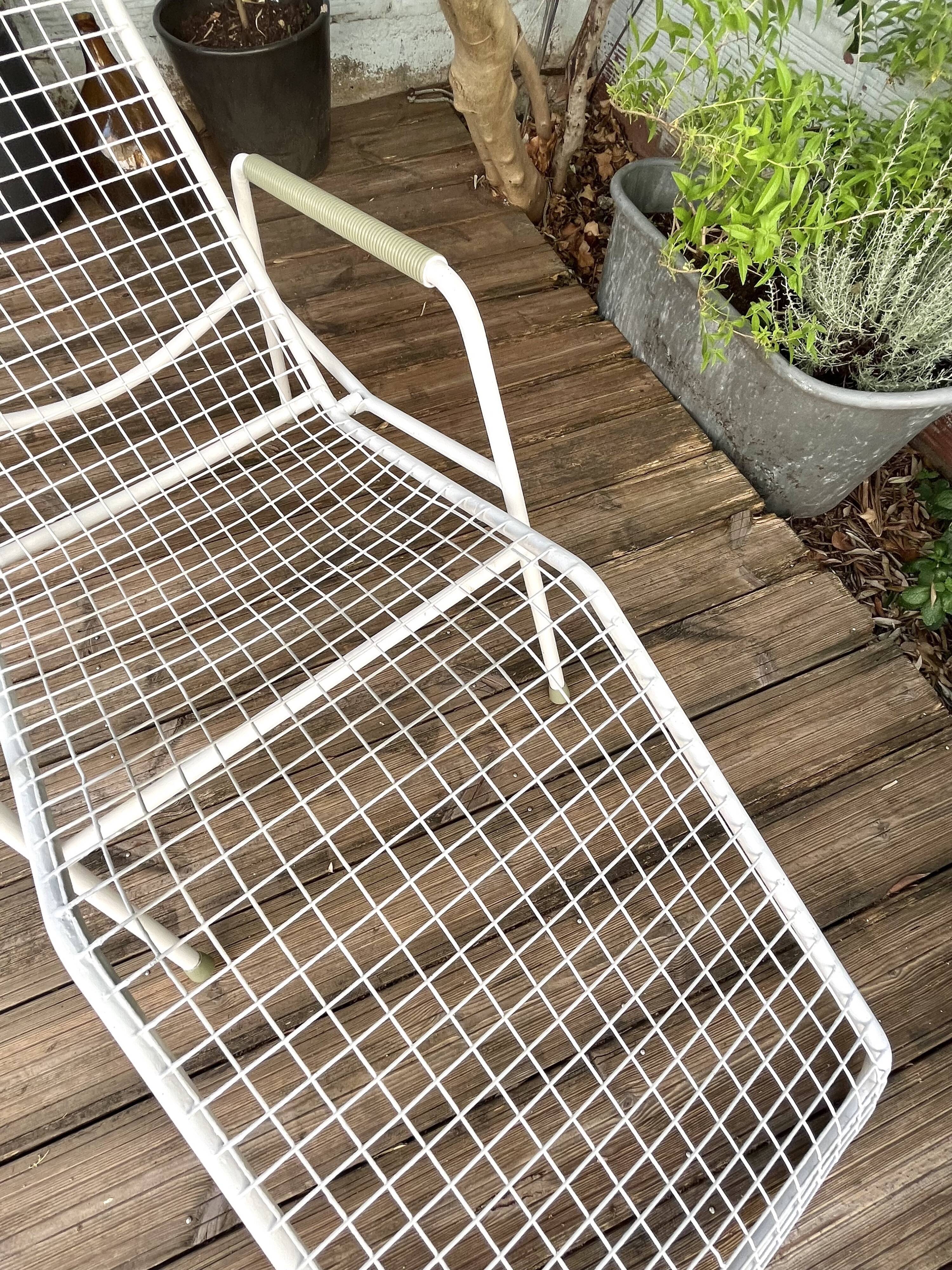 Vintage wired metal chaise longue