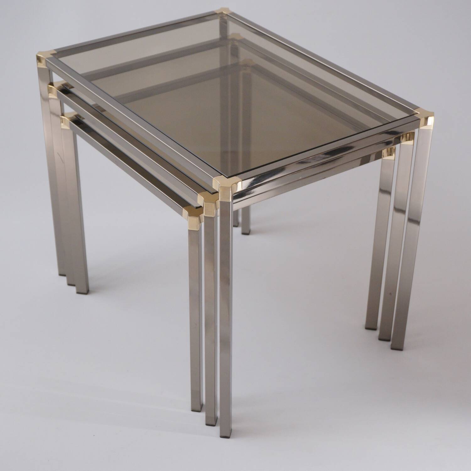 Tables gigognes vintage en métal plaqué ou et verre graphite chrome par Kesterport pour Harrods 1980 Royaume-Uni