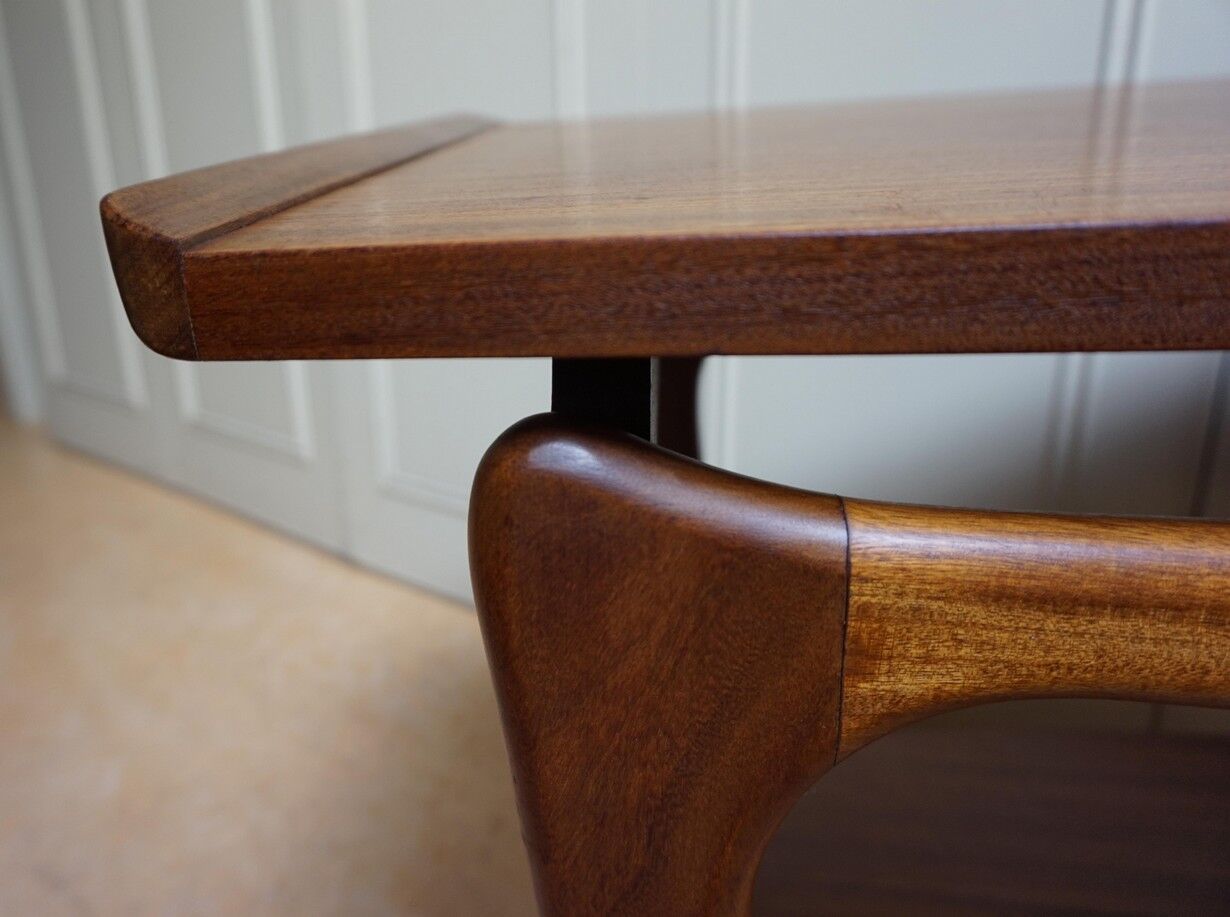 Table d’appoint par Louis Van Teeffelen pour Wébé