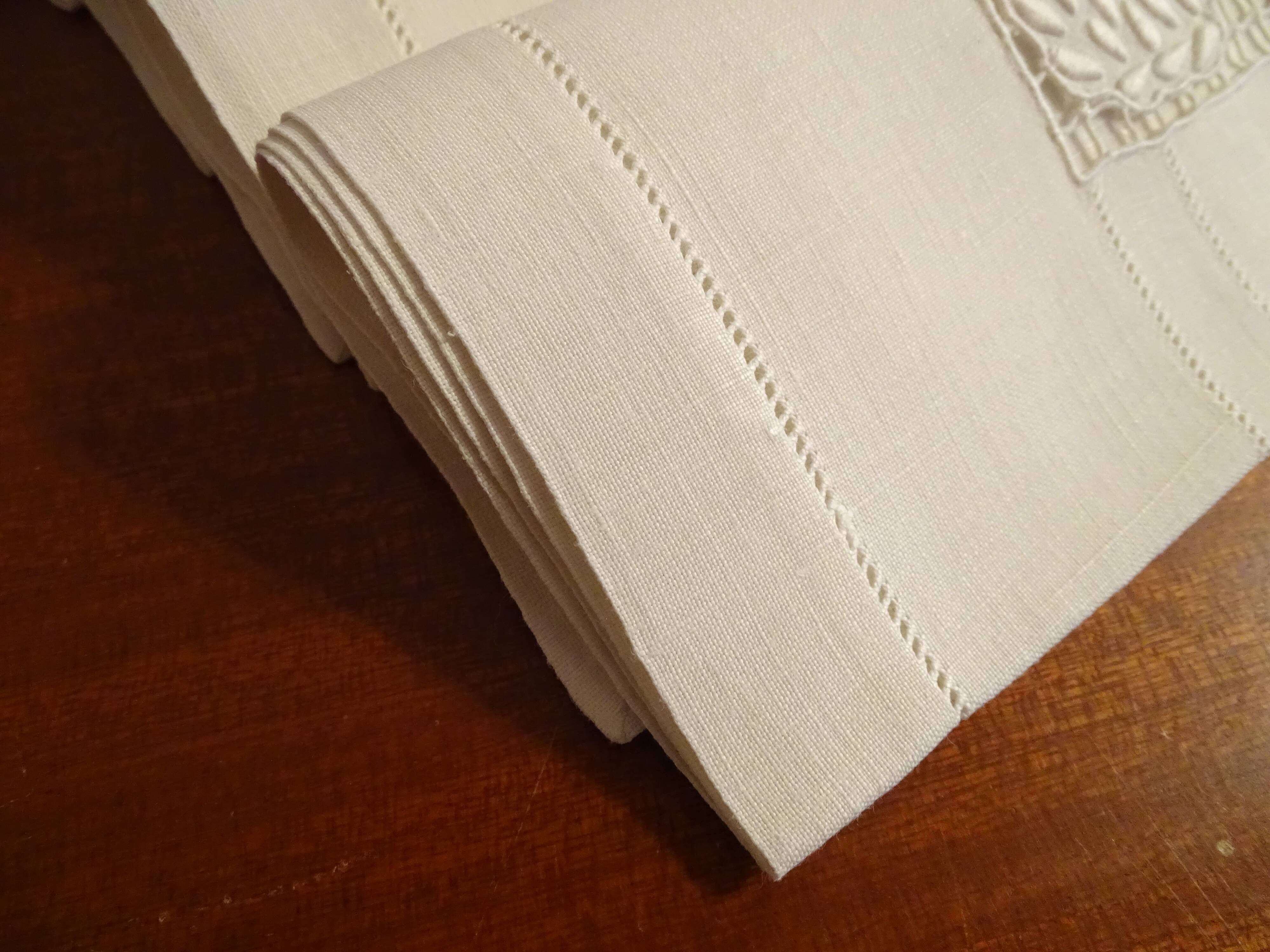 4 serviettes de tables brodées anciennes en coton 33x33