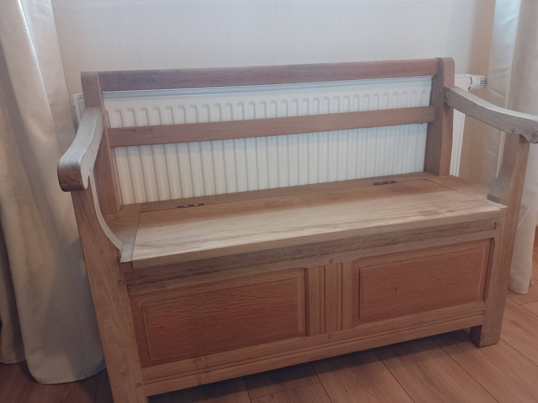 Bench, solid raw oak trunk