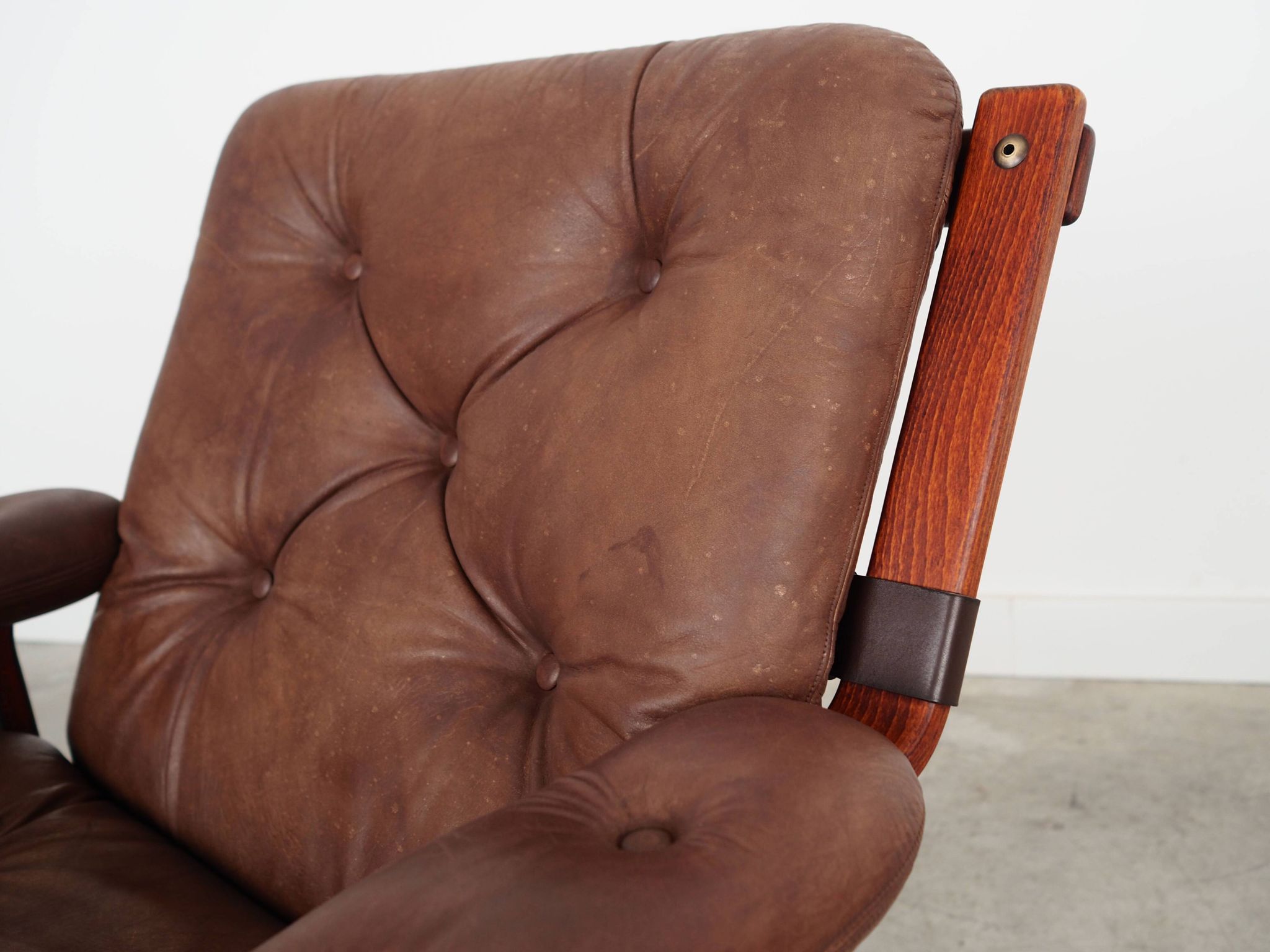 Fauteuil en cuir, design norvégien, années 1970, production : Norvège